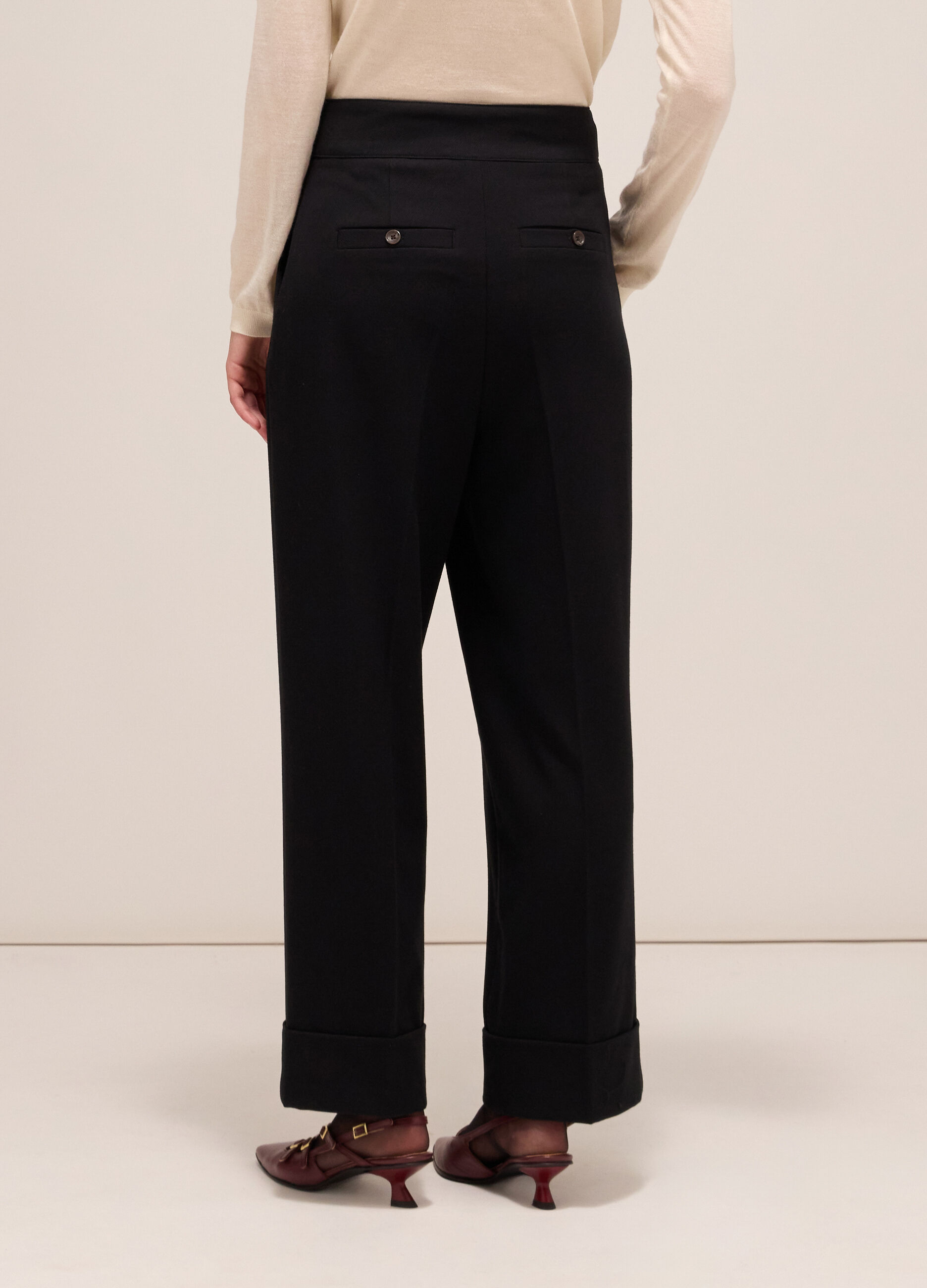 Pantaloni straight fit con risvolto