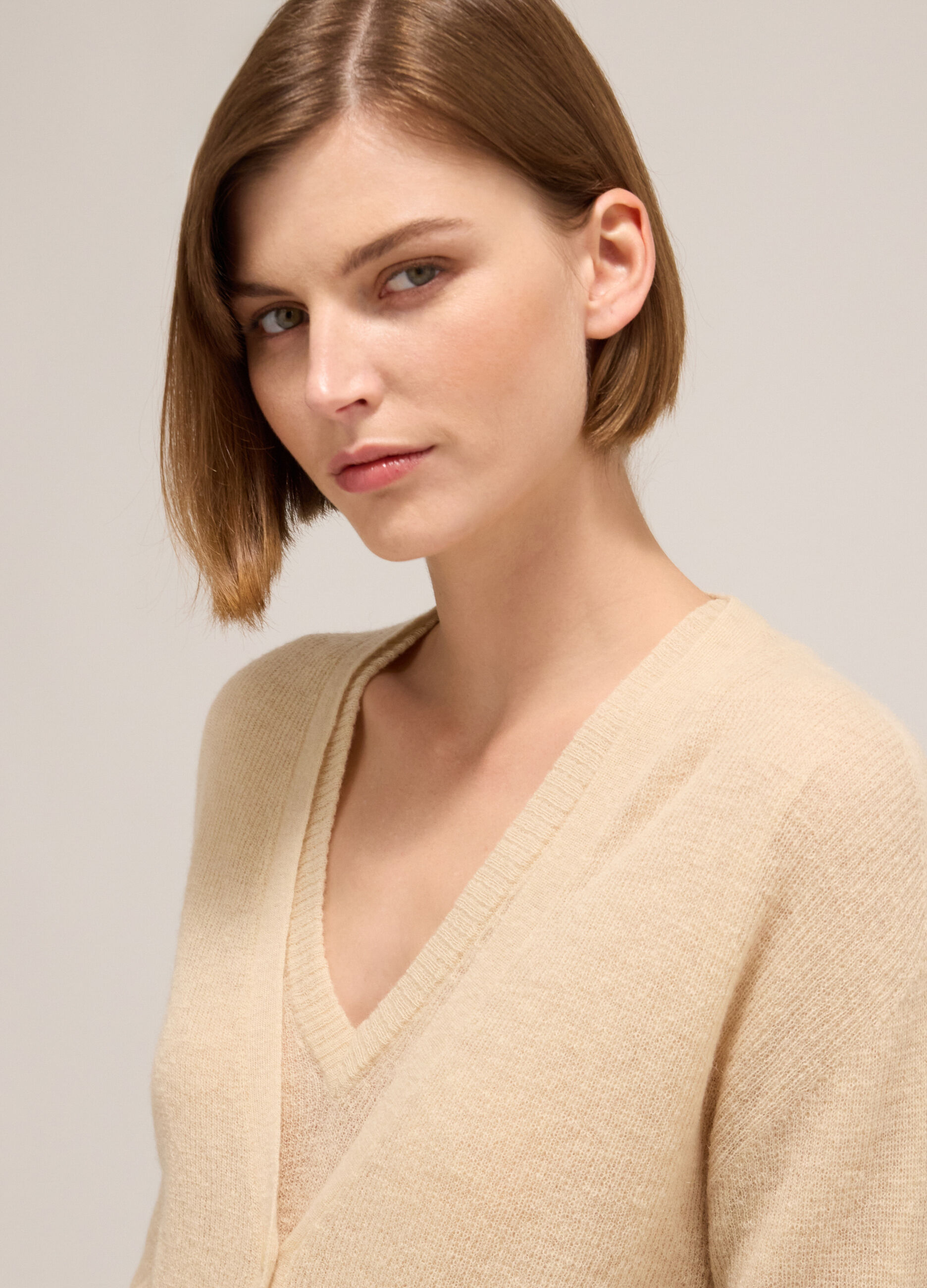Knitted cardigan with V neck
