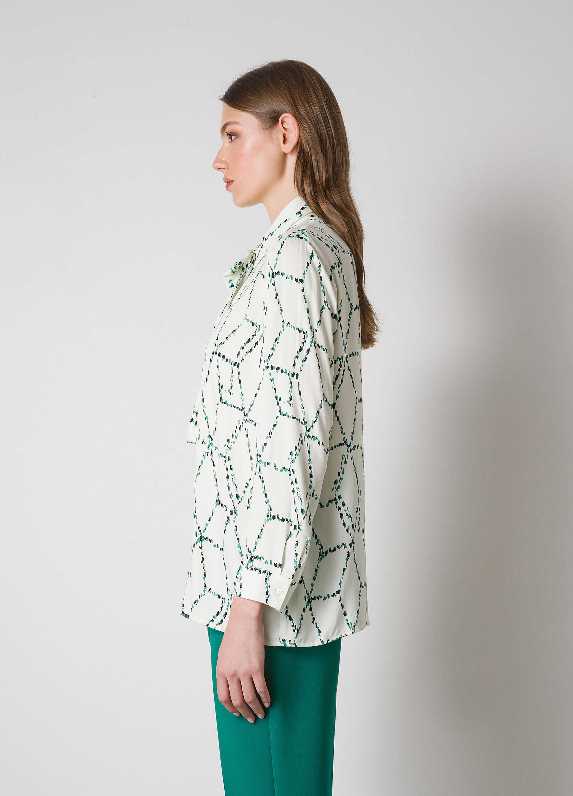 Shirt with bow_2