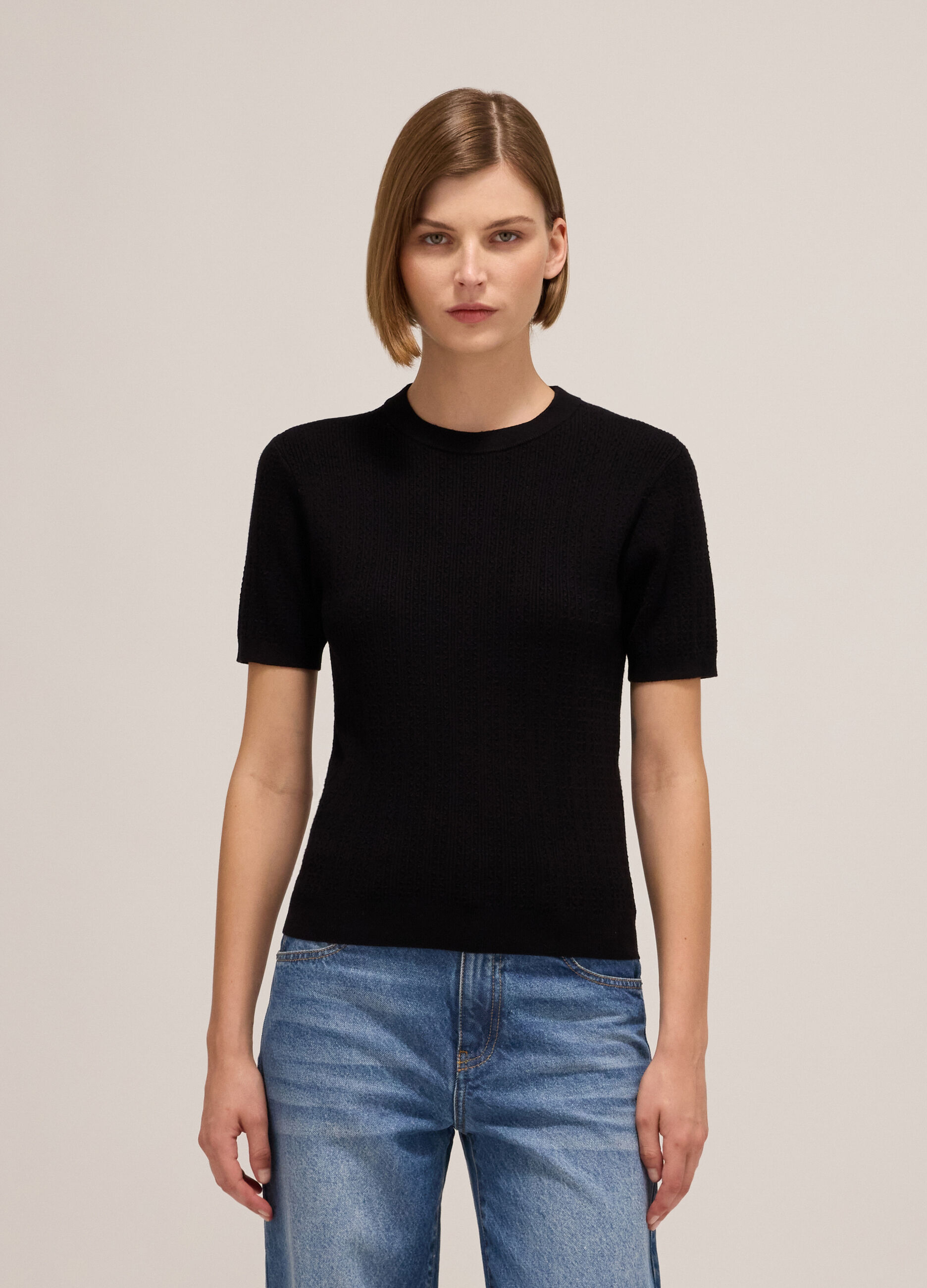 Knitted top with short sleeves
