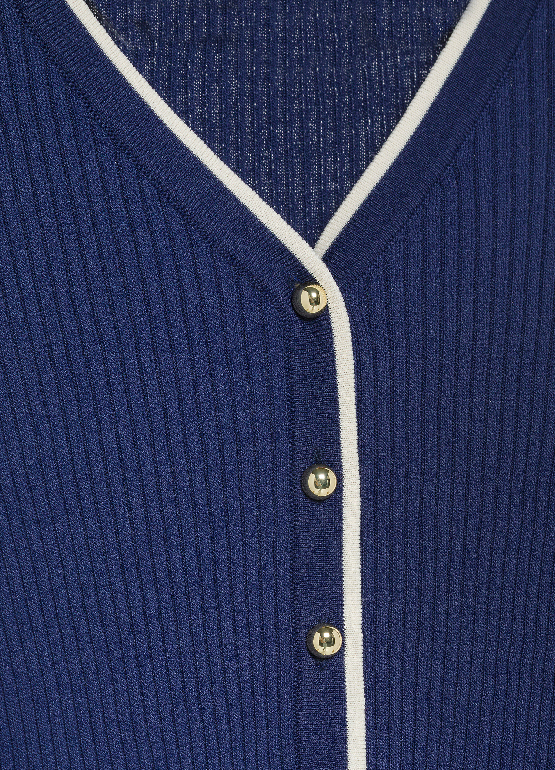 Ribbed tricot with buttons
