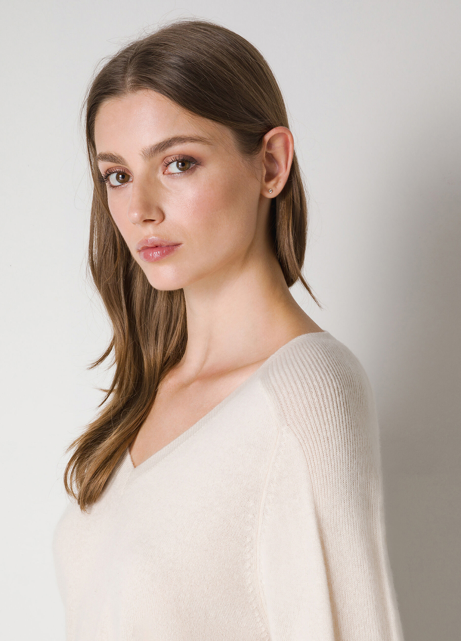 White cashmere blend tricot sweater