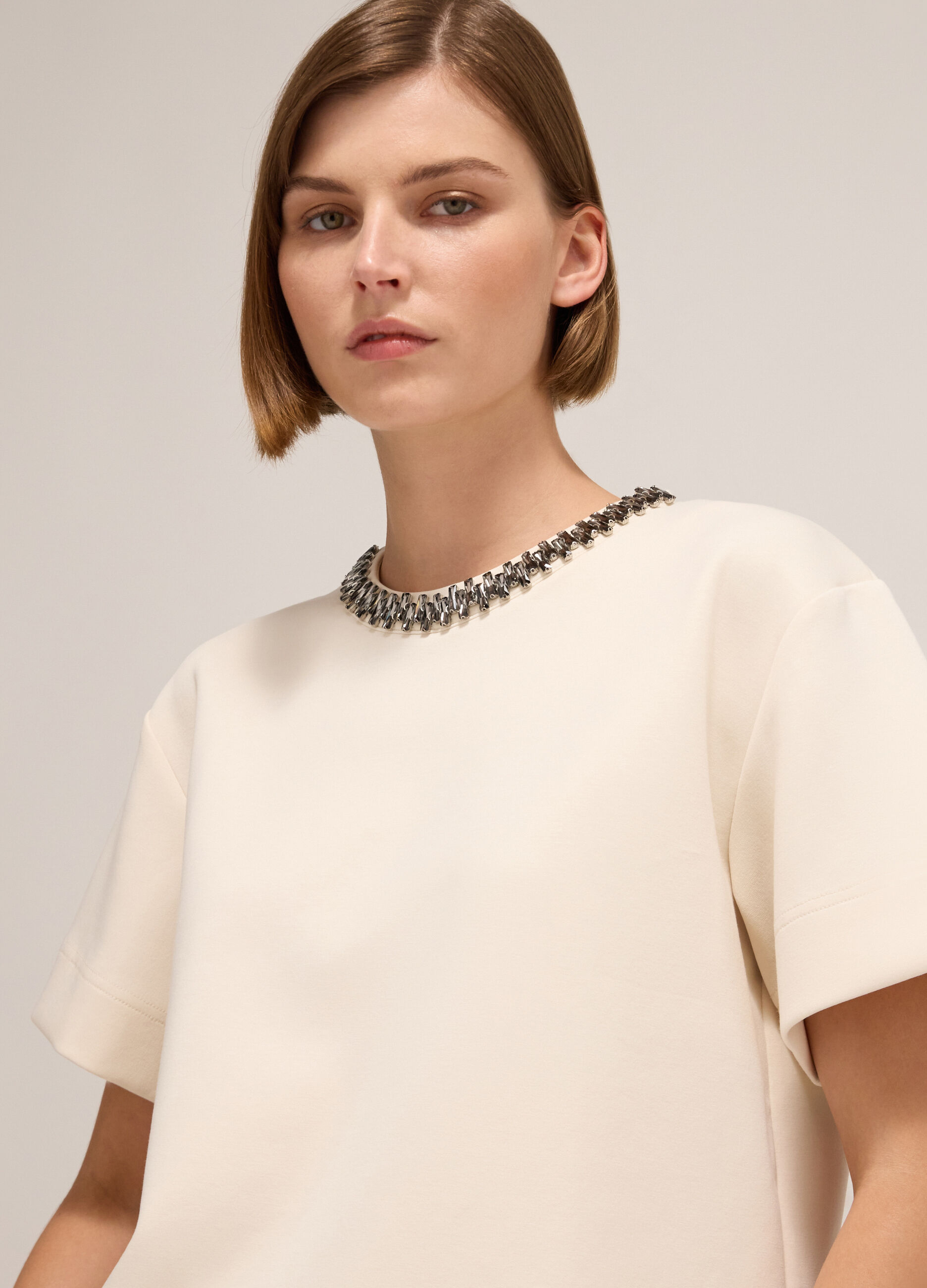 Top with short sleeves and diamantés