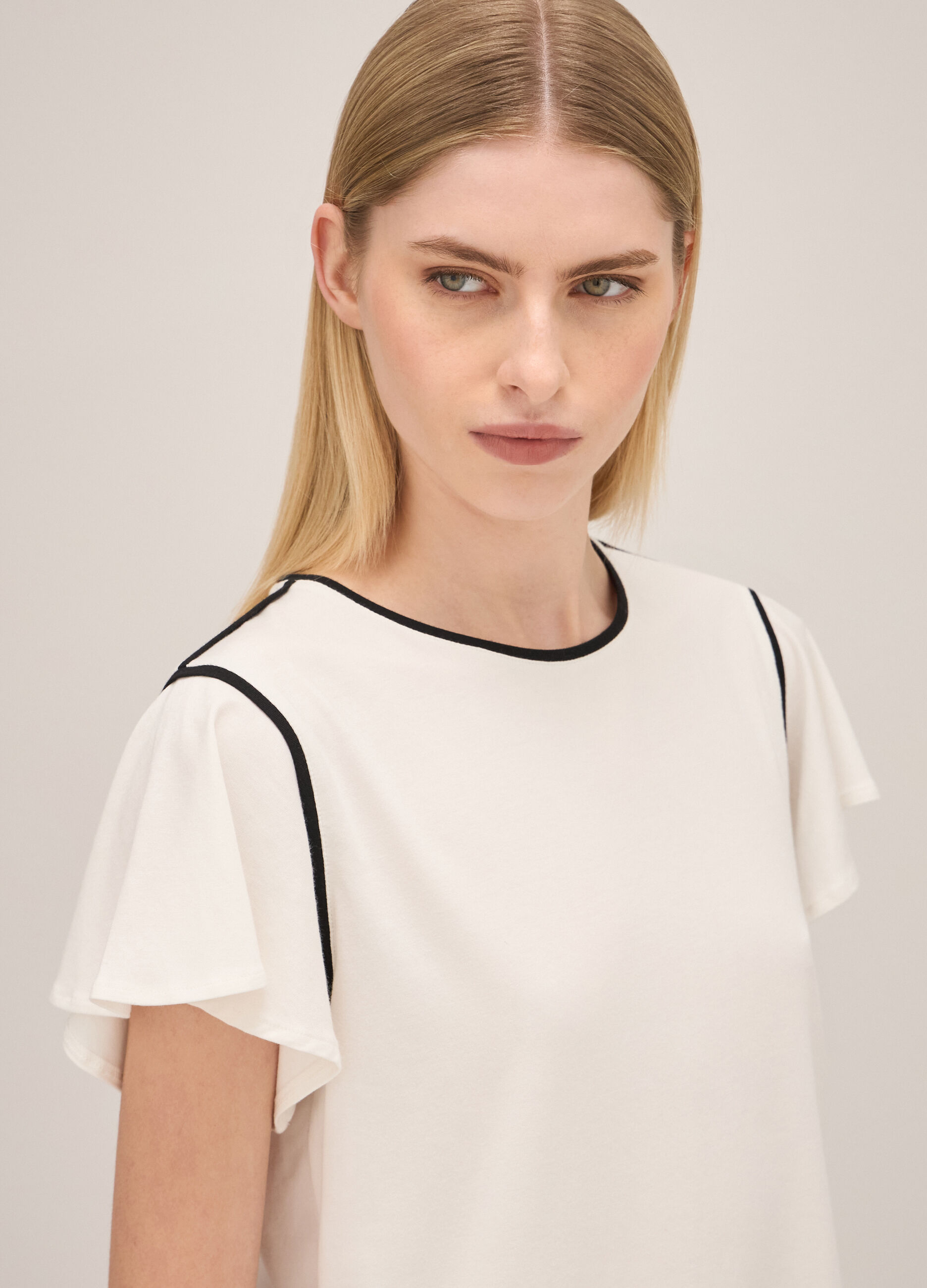 T-shirt with contrasting trim_3