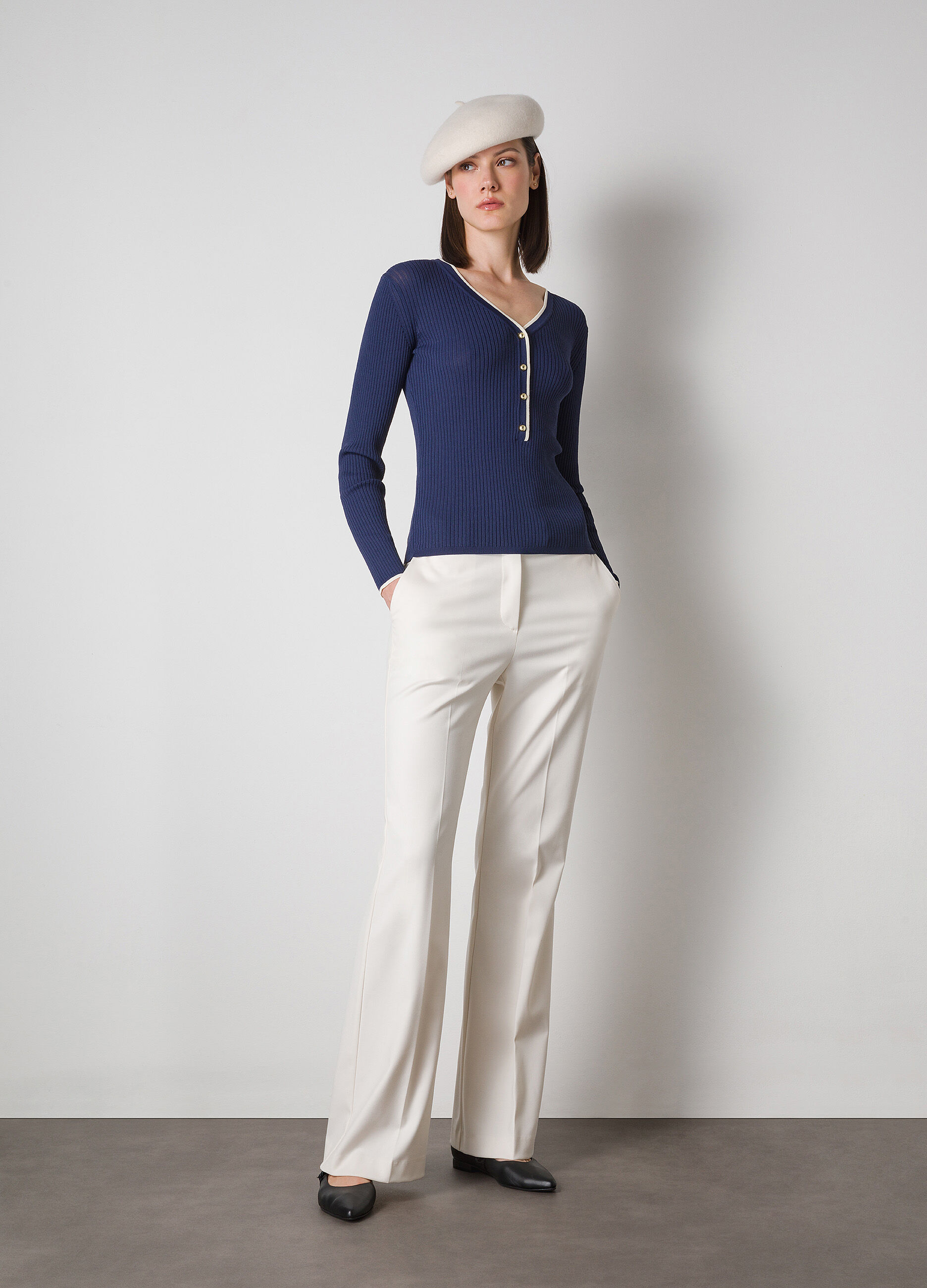 Ribbed tricot with buttons