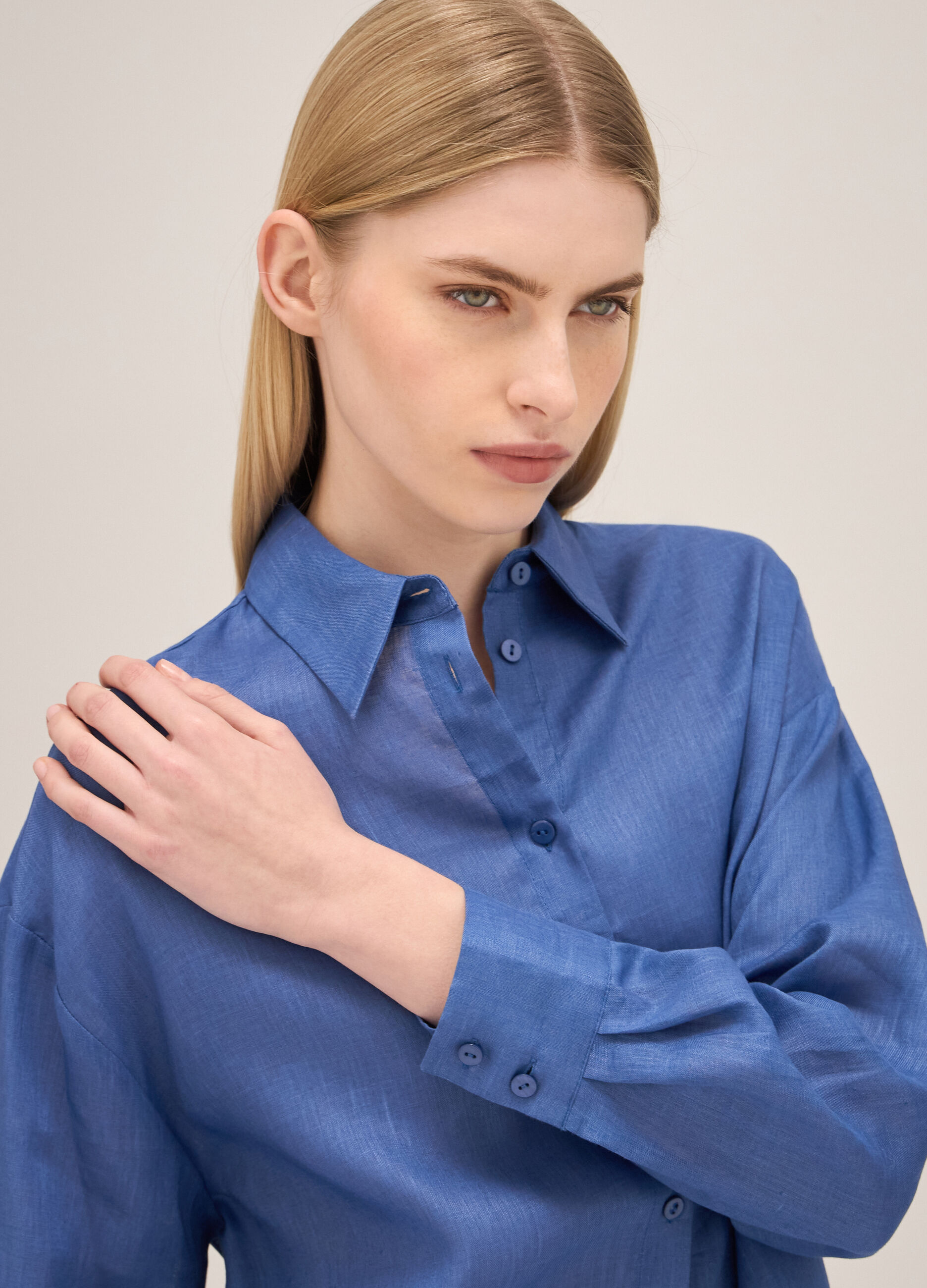Long-sleeved shirt in linen