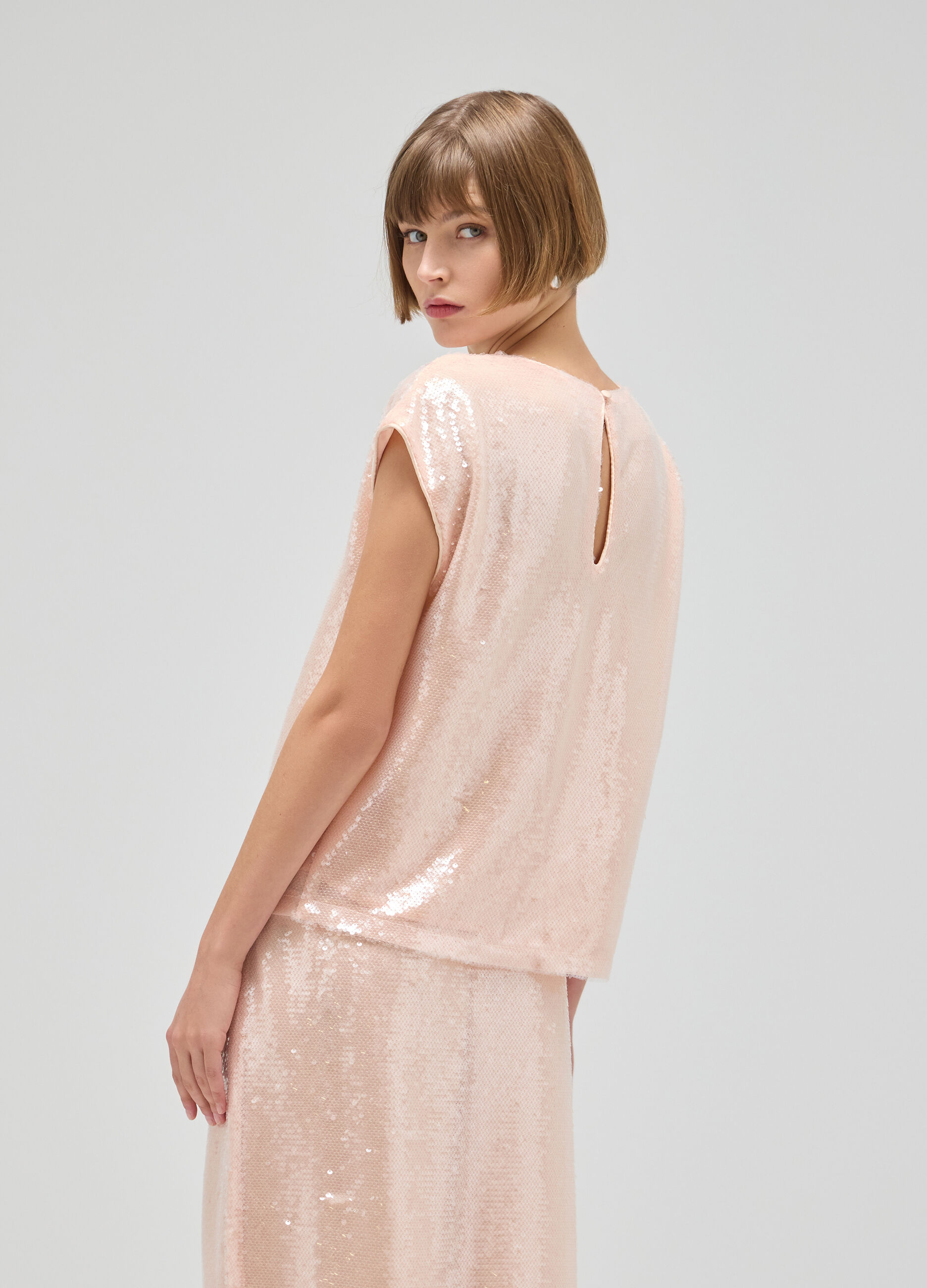 Sleeveless top with sequins_2