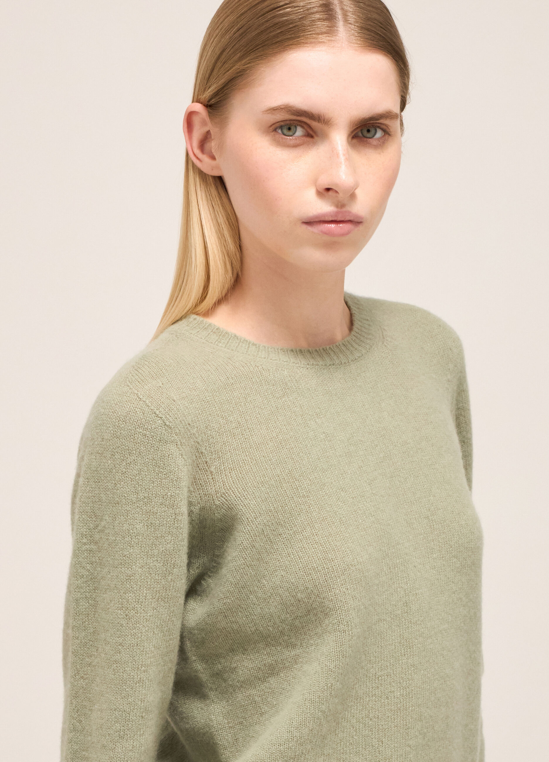 Crew-neck sweater in merino wool and cashmere