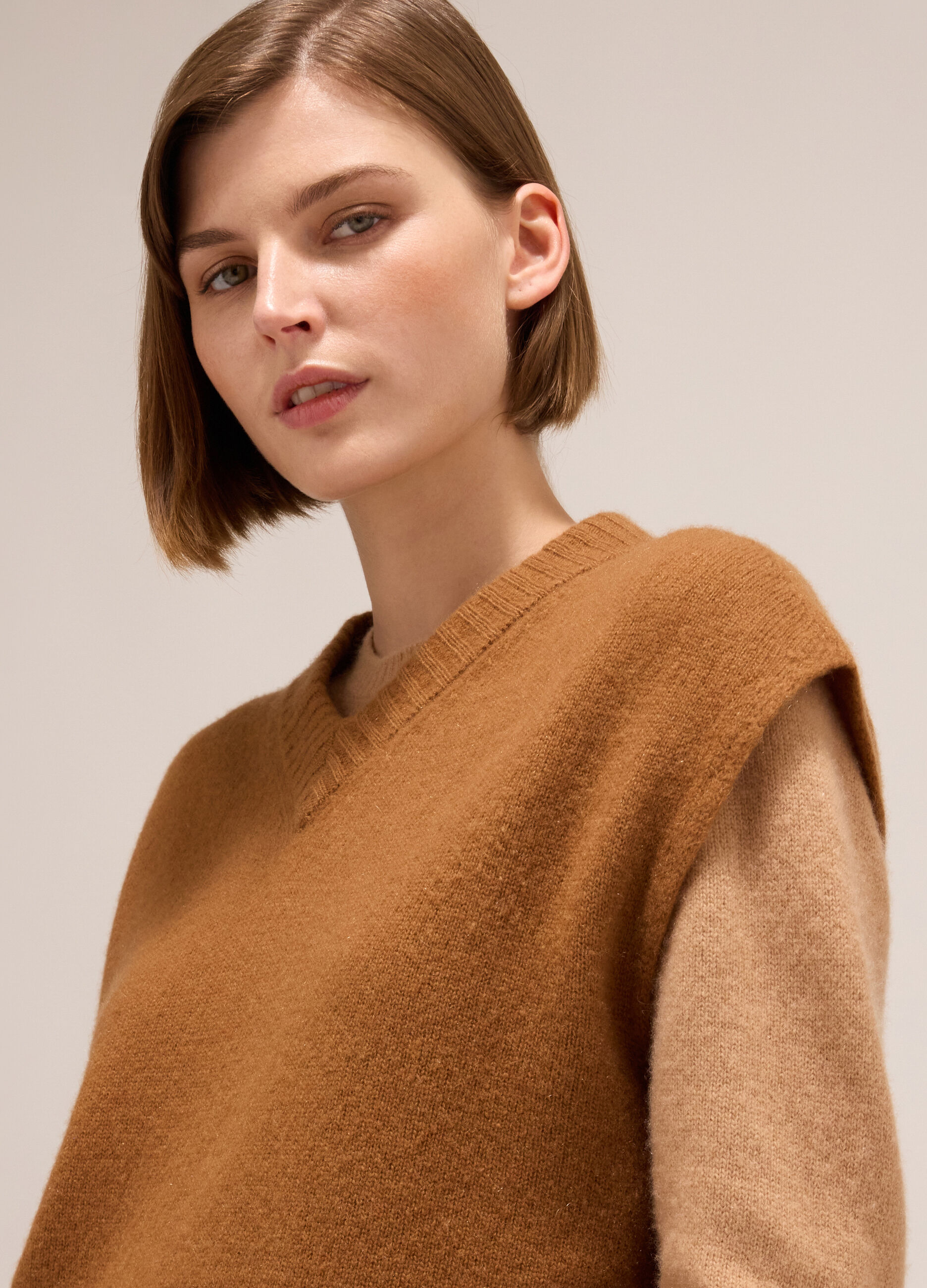 Knitted gilet in cashmere and merino wool