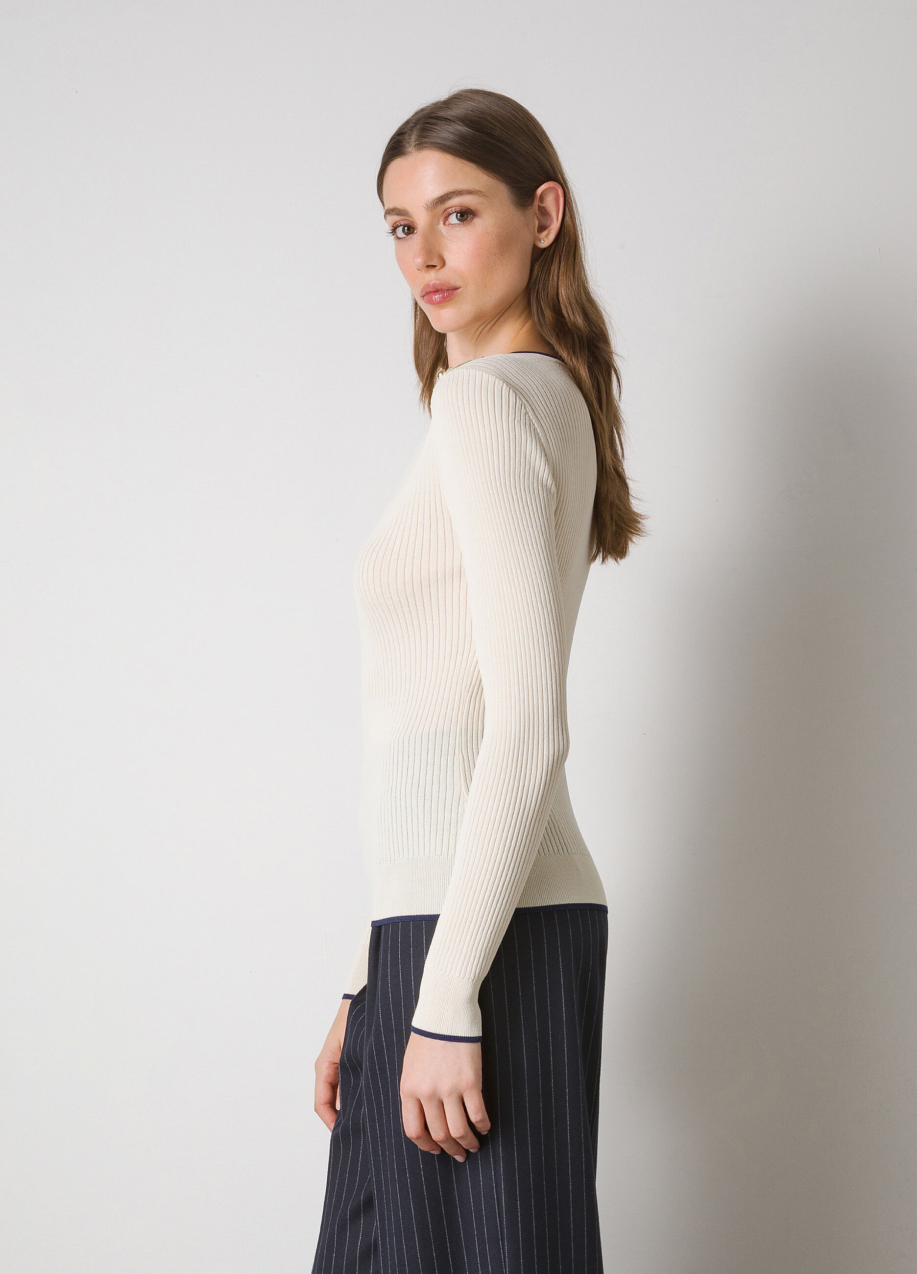 Ribbed tricot with buttons