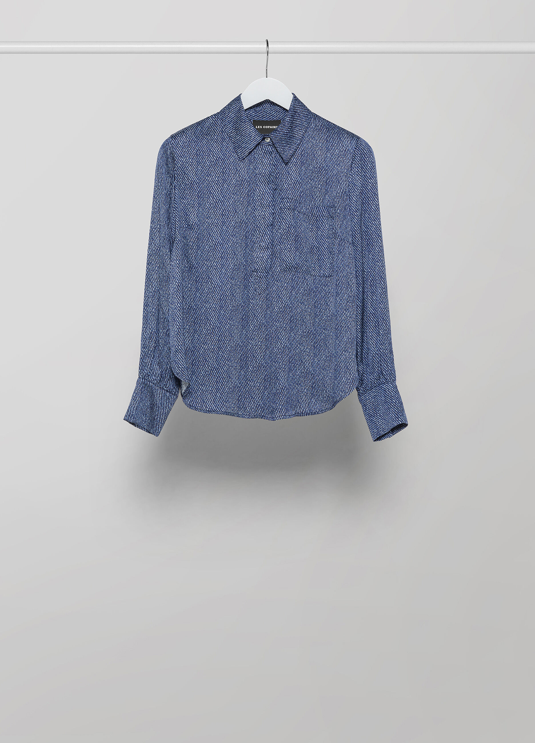 Blouse with cutaway collar_4