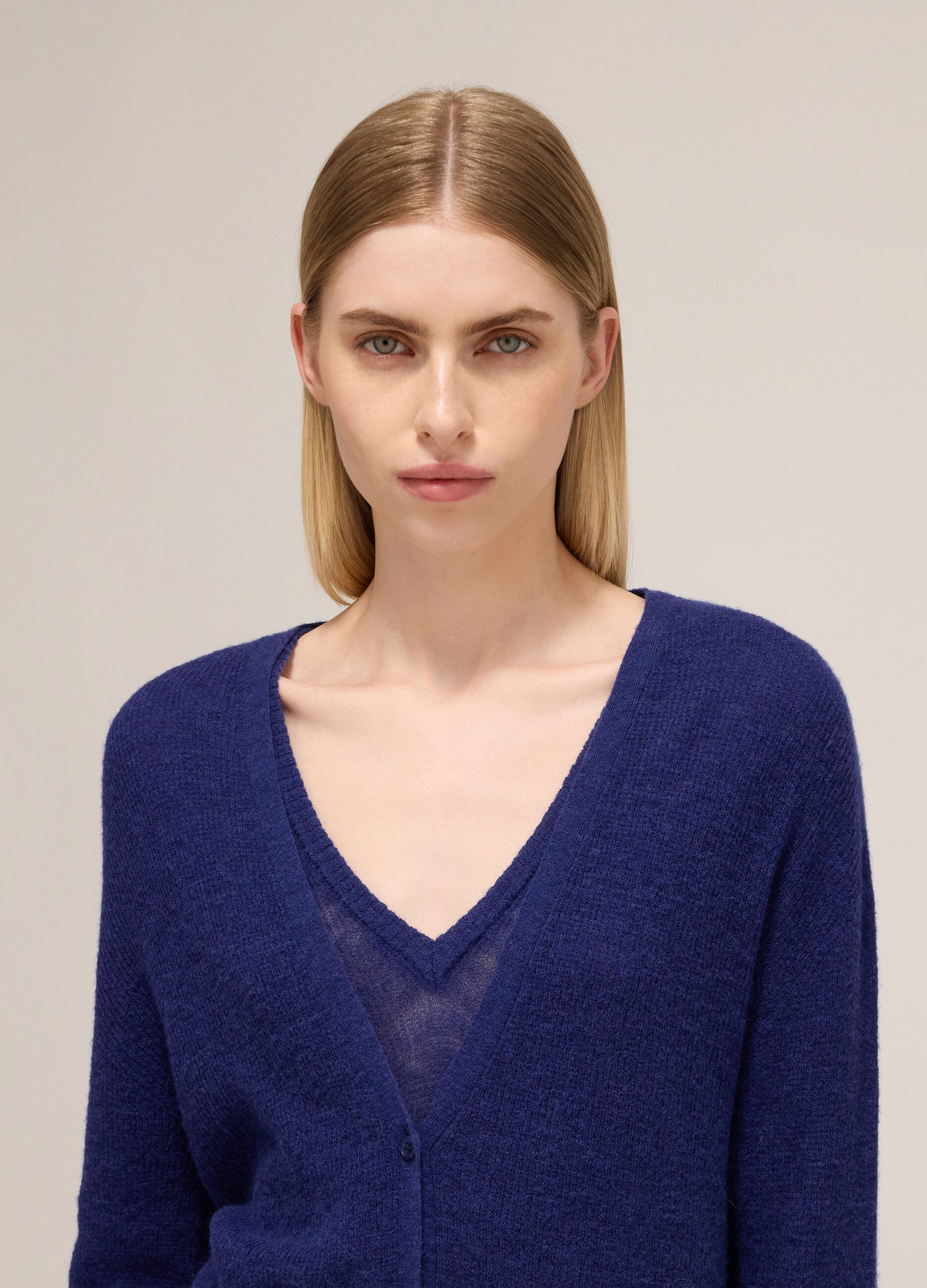 Knitted cardigan with V neck