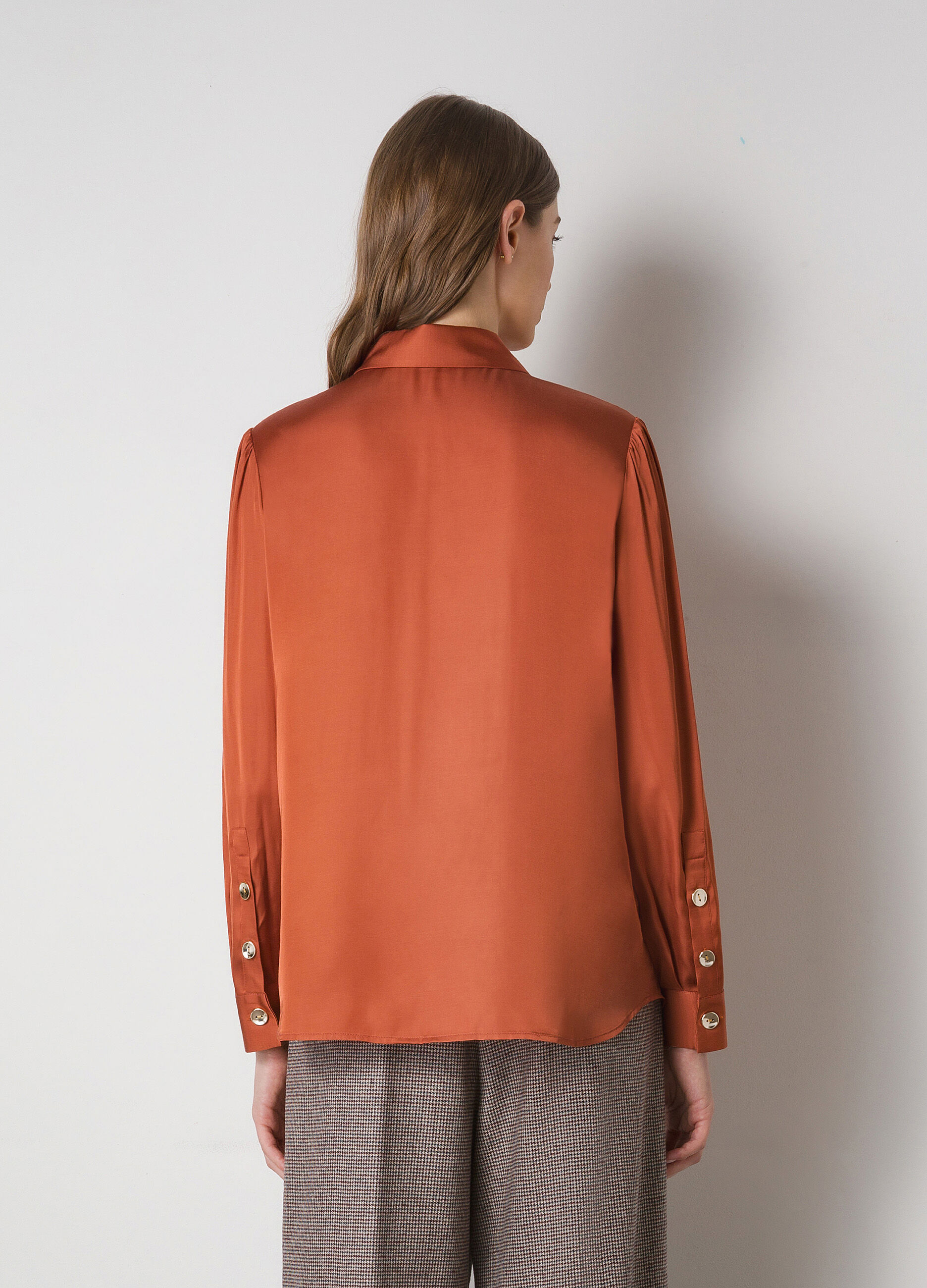 Gathered long-sleeved shirt