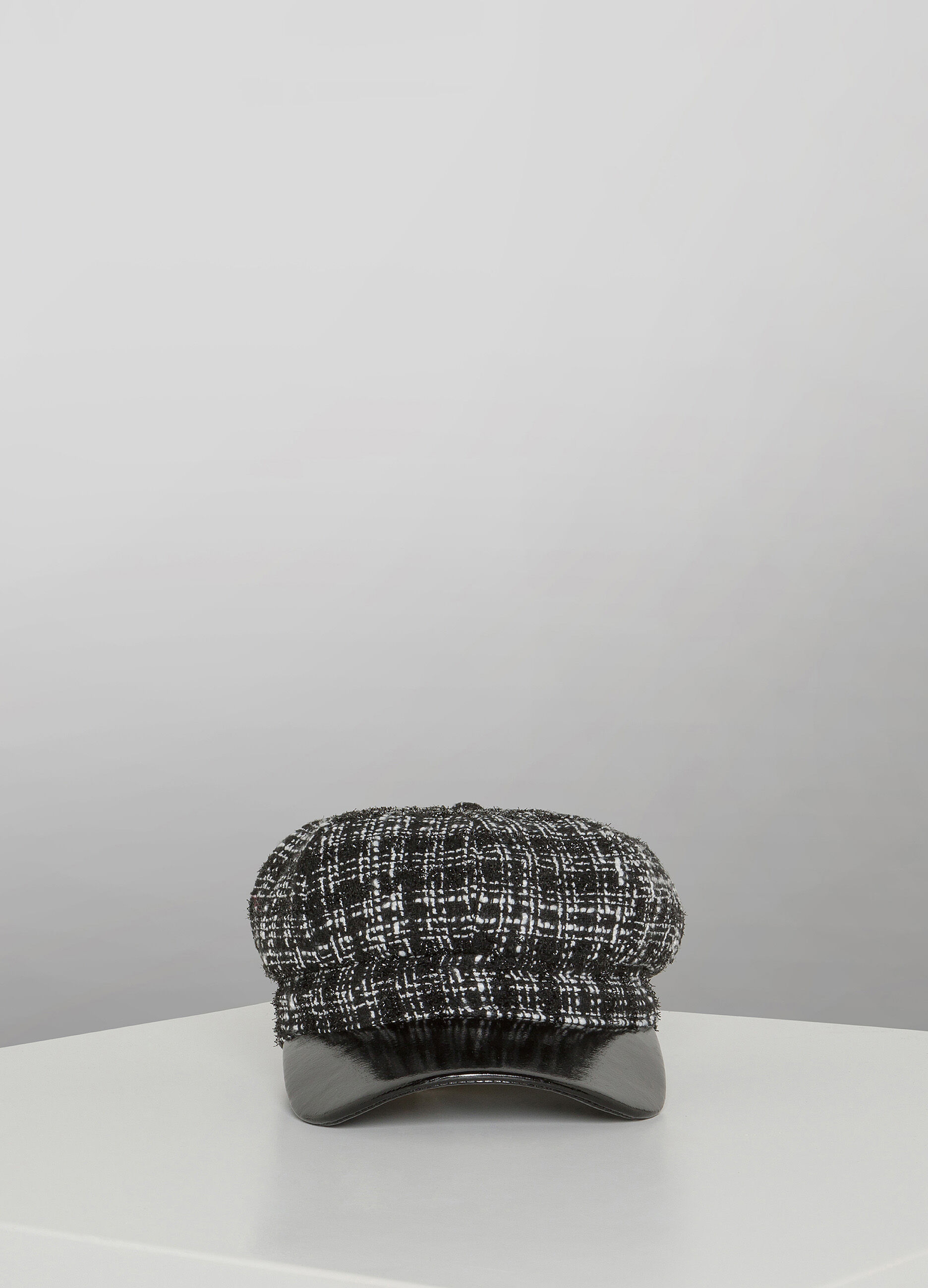 Bouclé beret with peak