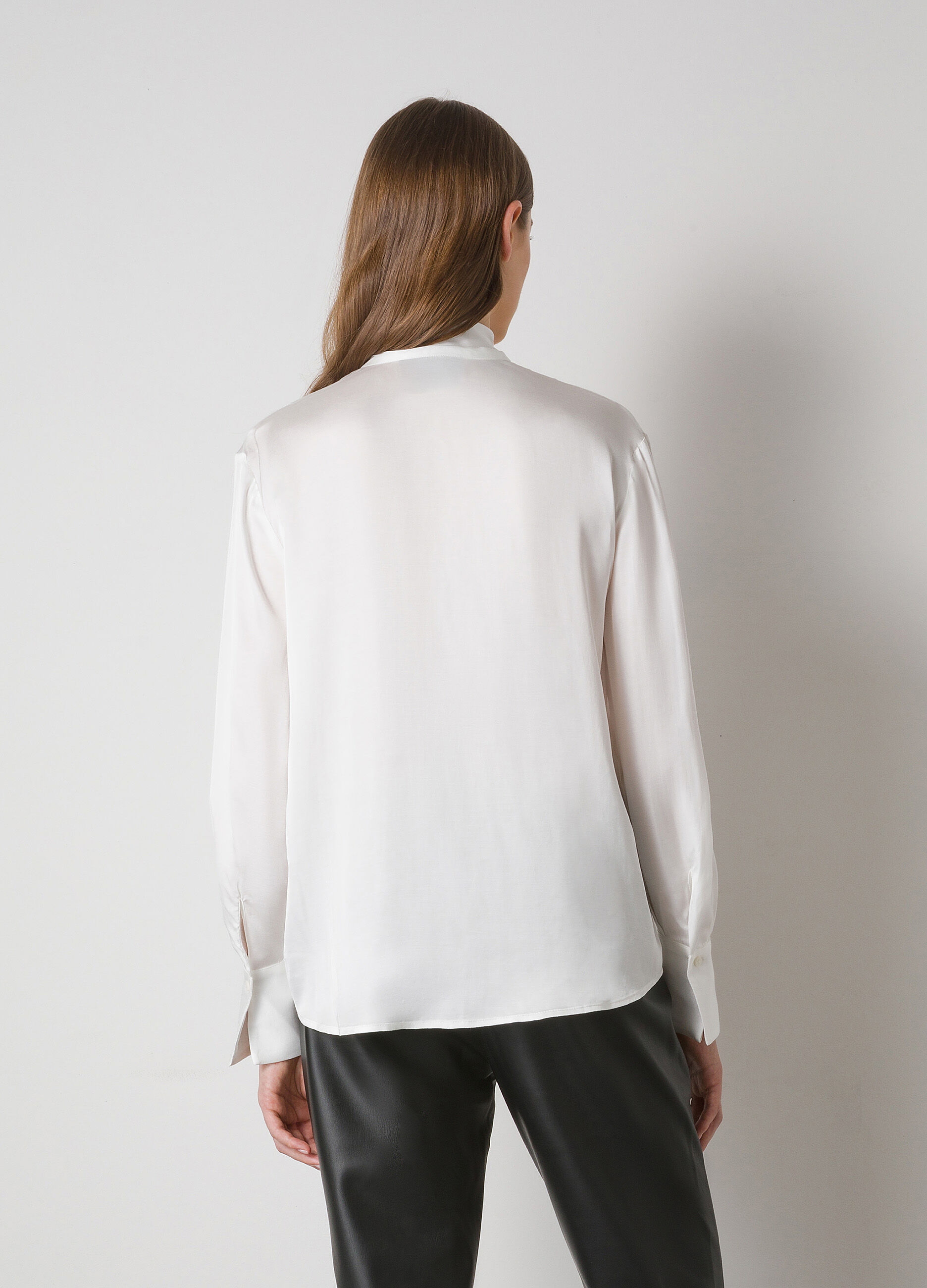 Long-sleeved shirt with bow 