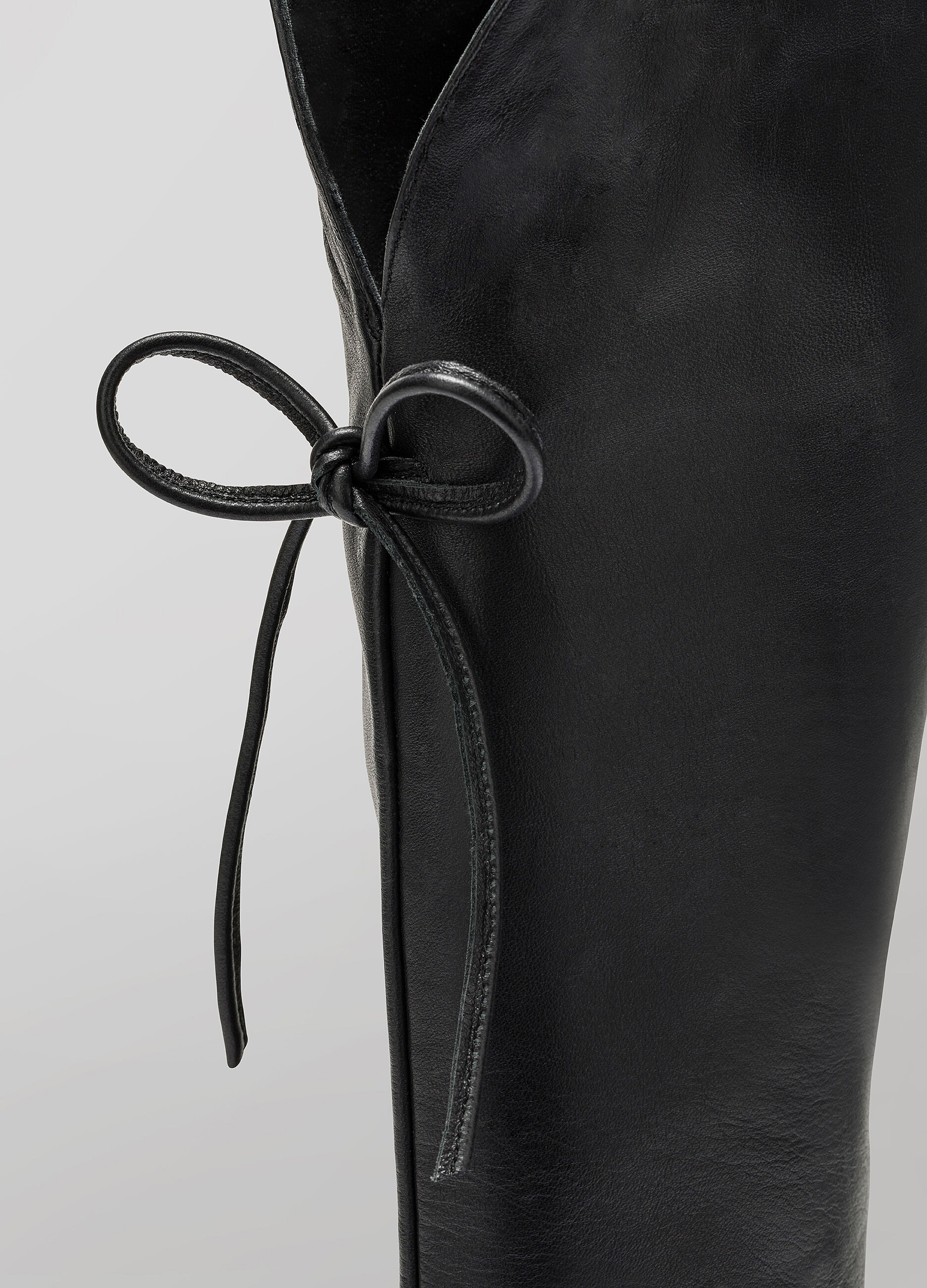 Bottes hauteur genou noires en simili-cuir_2