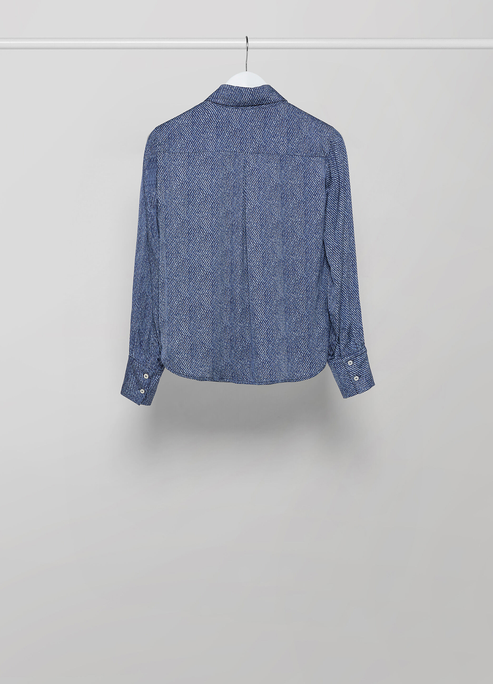 Blouse with cutaway collar_5