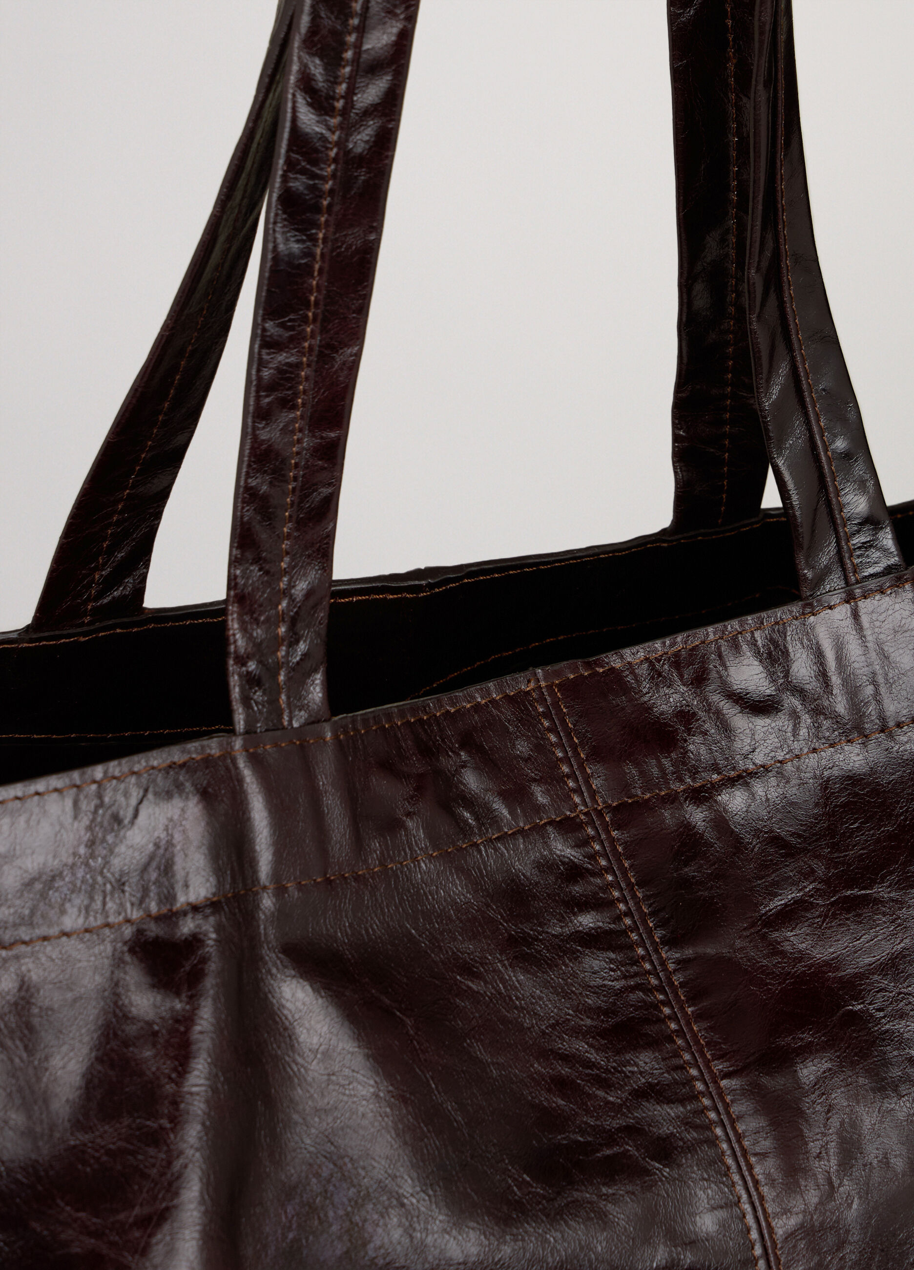 Shopping bag in genuine leather