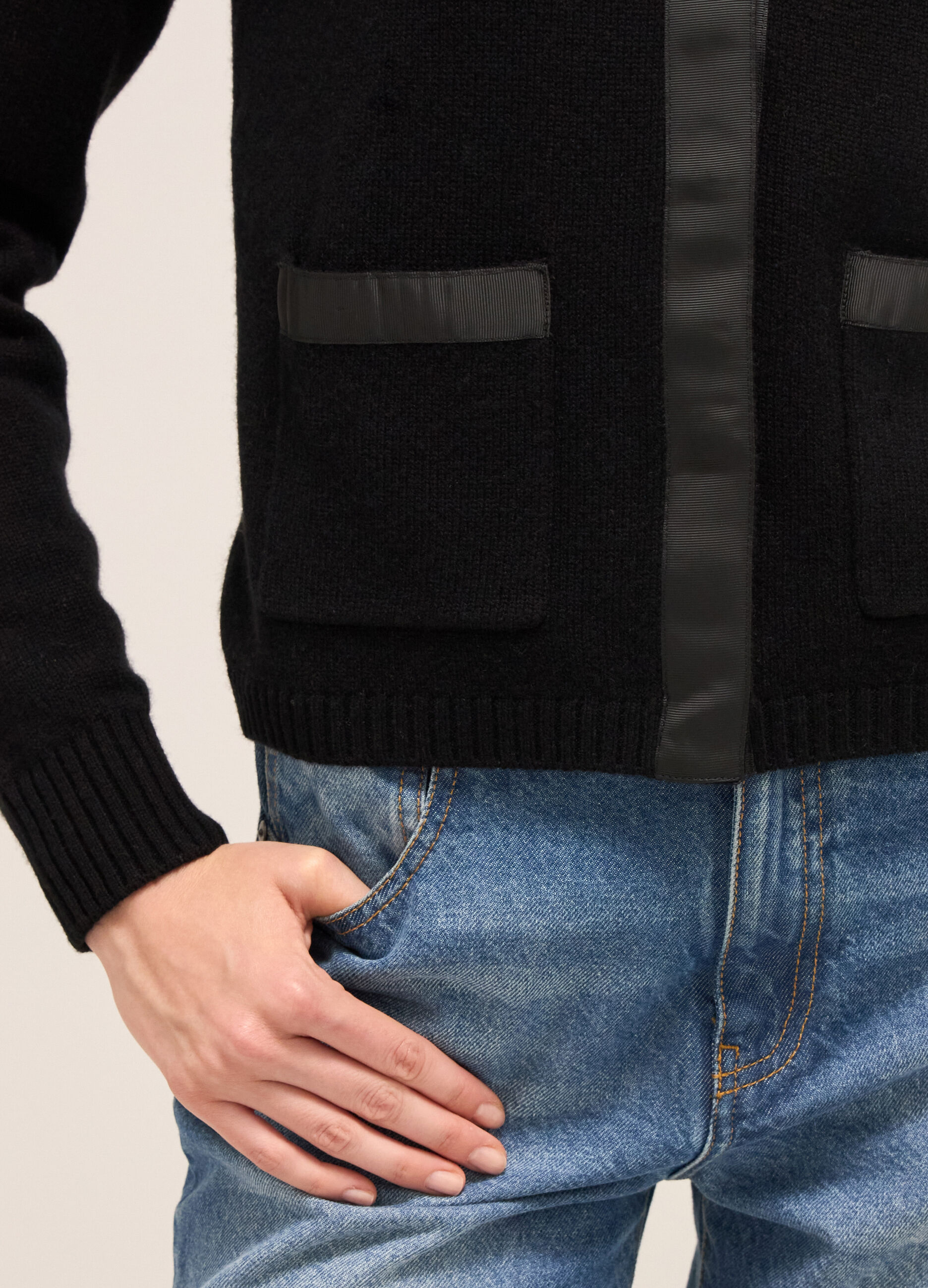 Knitted cardigan with long sleeves