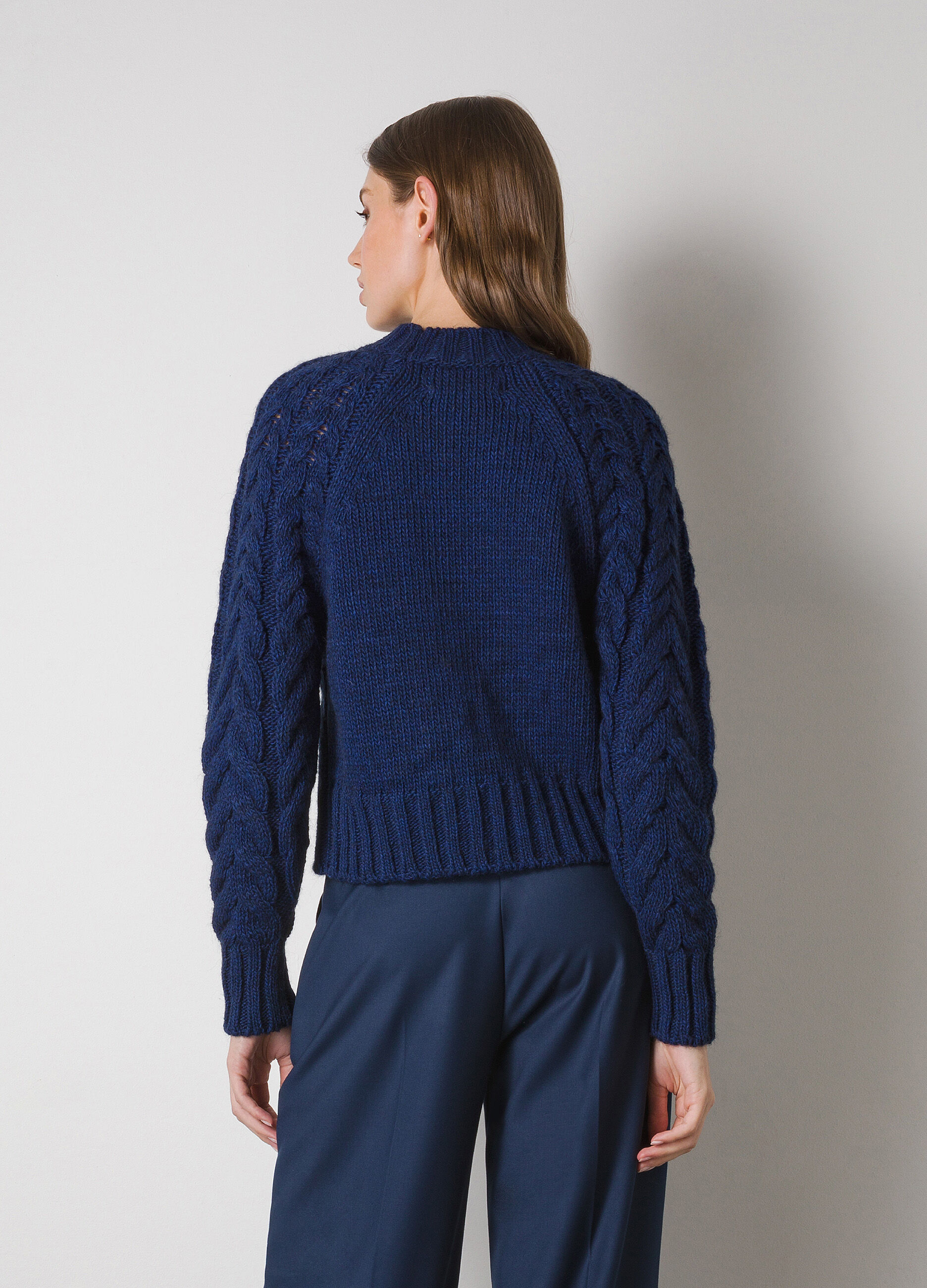 Round-neck tricot in wool and alpaca blend