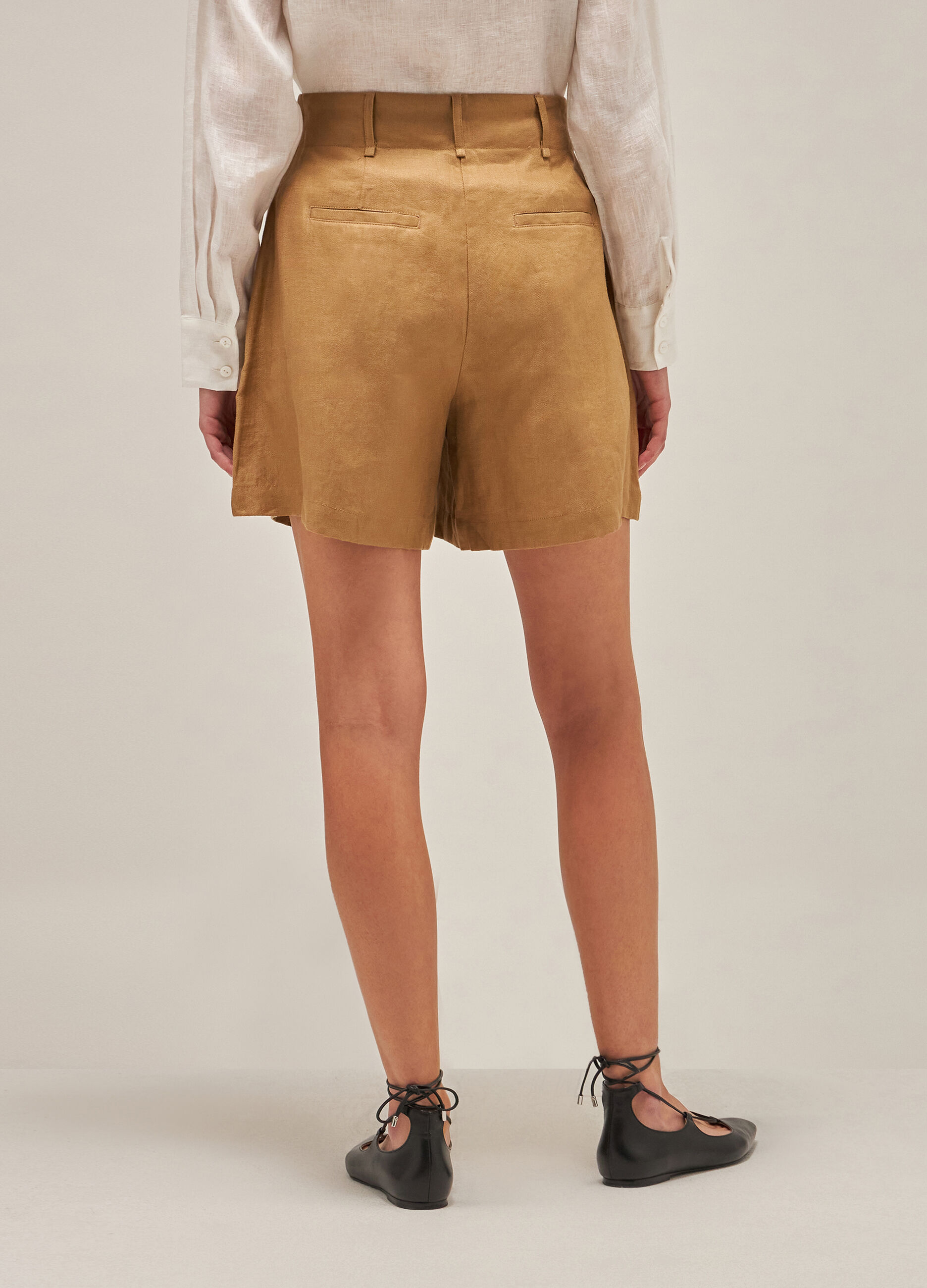 Ochre linen Bermuda shorts with pleats_2
