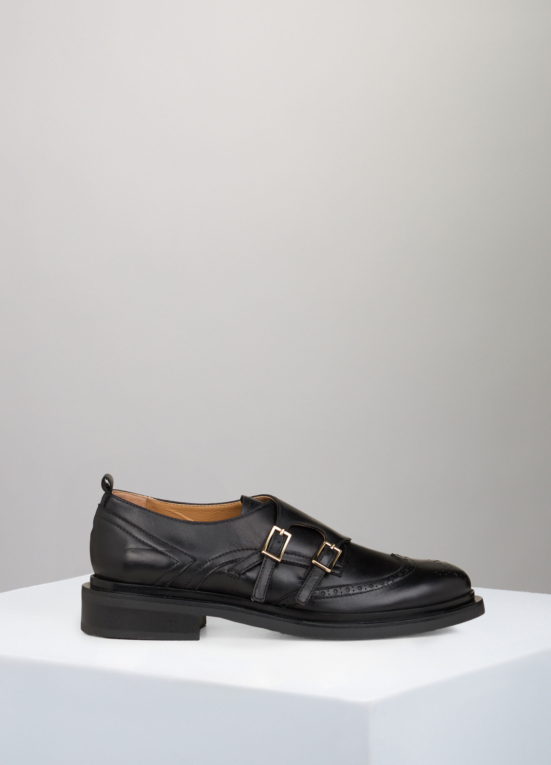 Moccasins with double buckle in leather