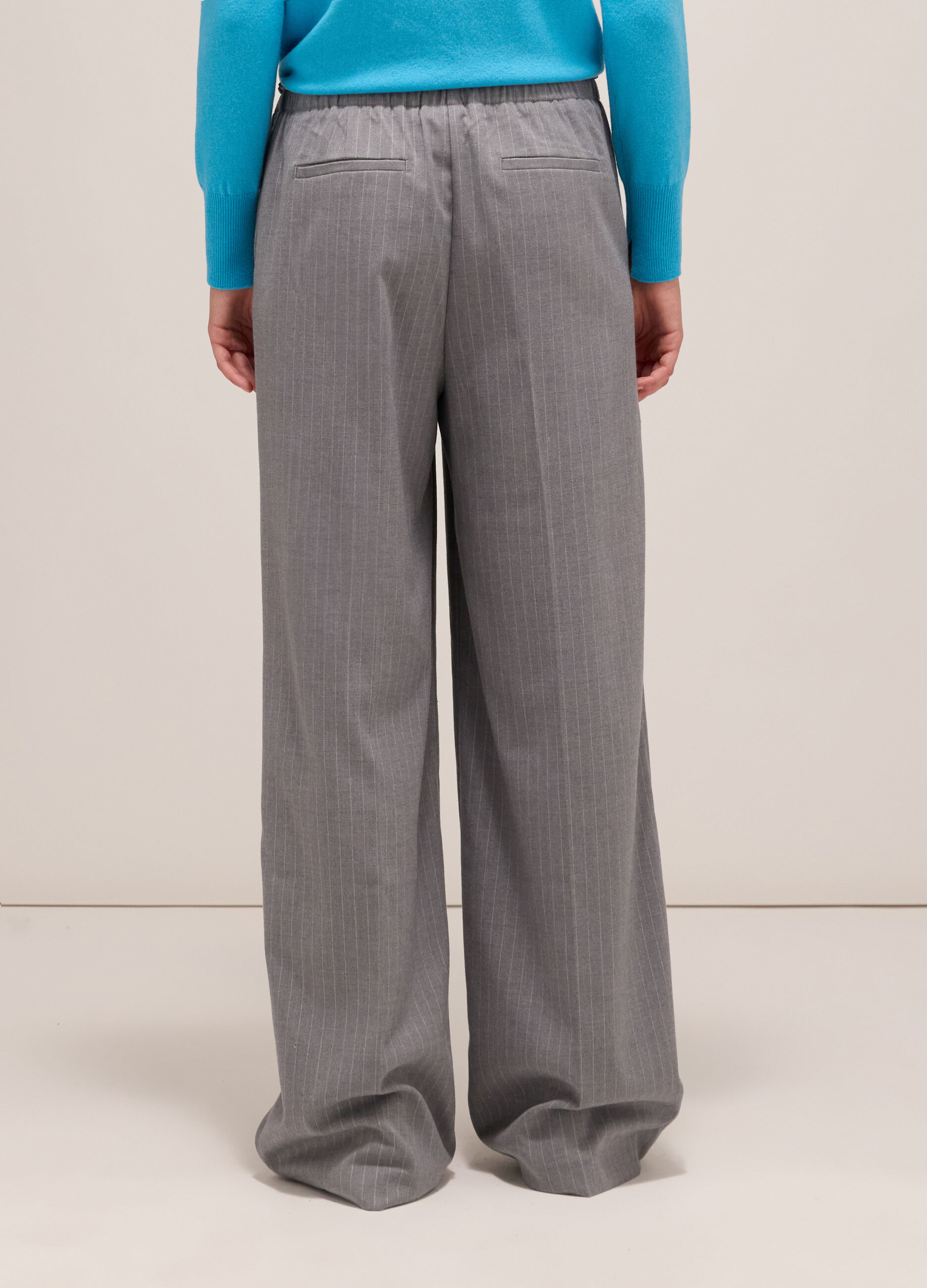 Pantalon palazzo à fines rayures