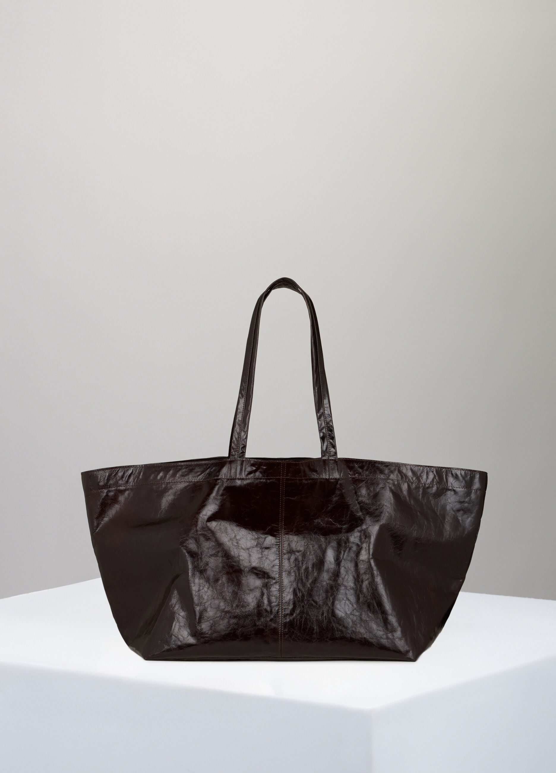 Shopping bag in genuine leather
