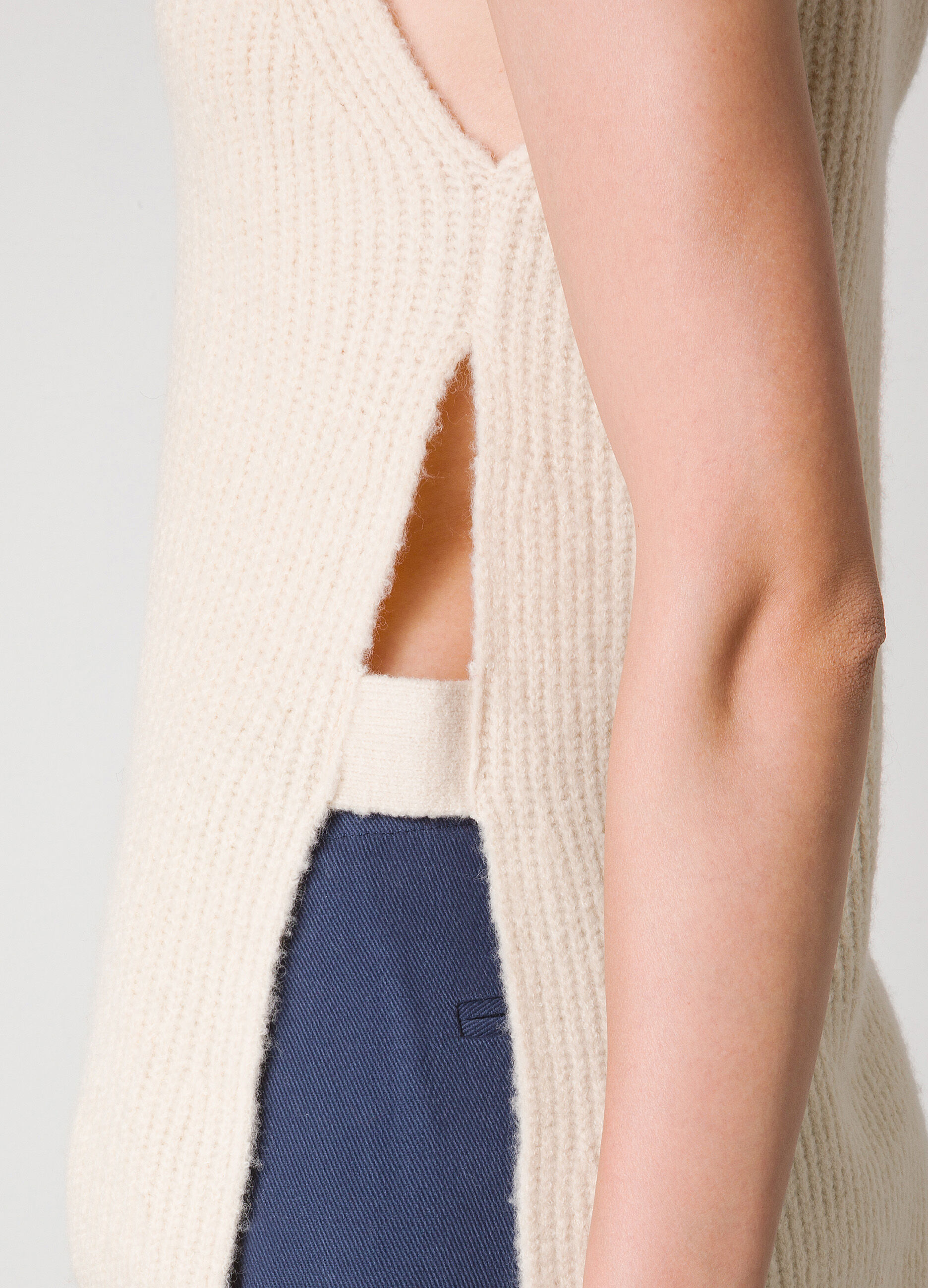 Gilet tricot misto lana con spacchi laterali_2