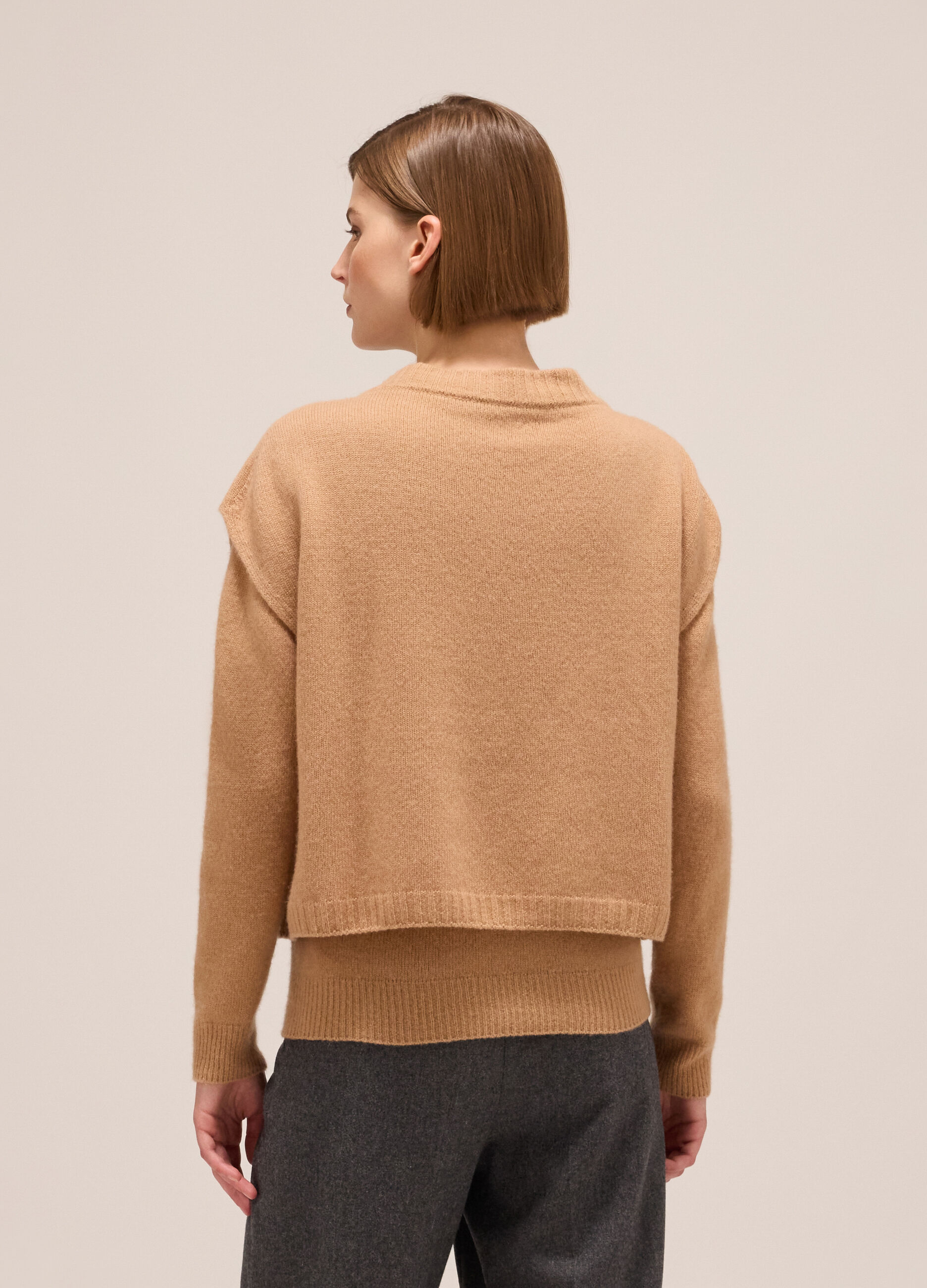 Knitted gilet in cashmere and merino wool