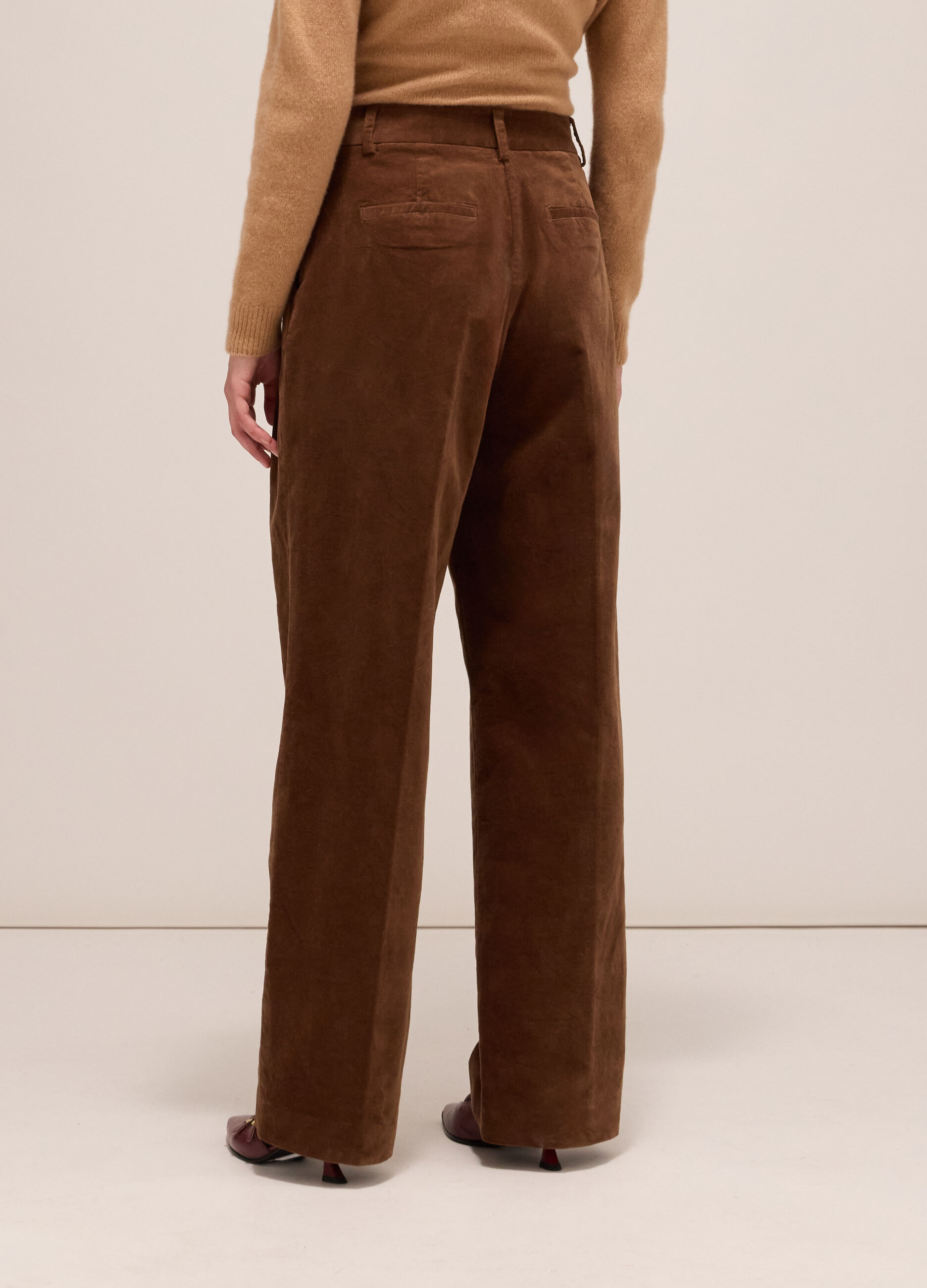 Trousers in stretch velvet