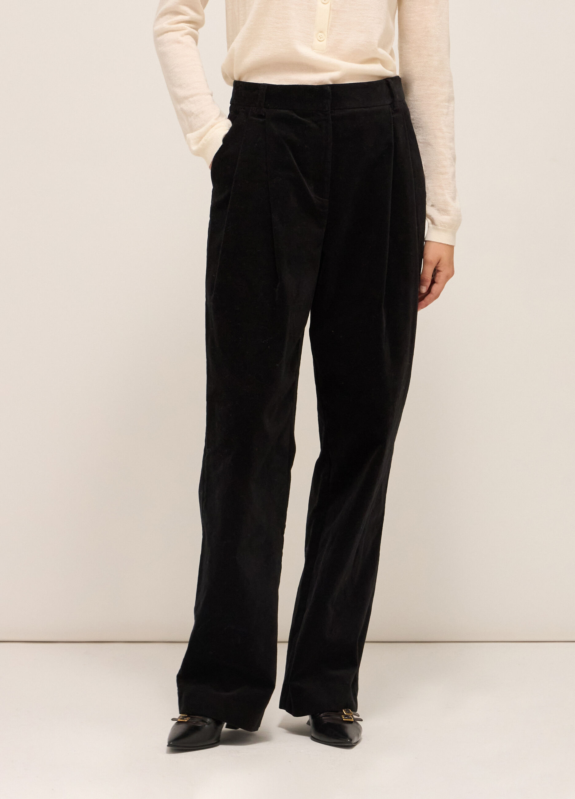 Trousers in stretch velvet