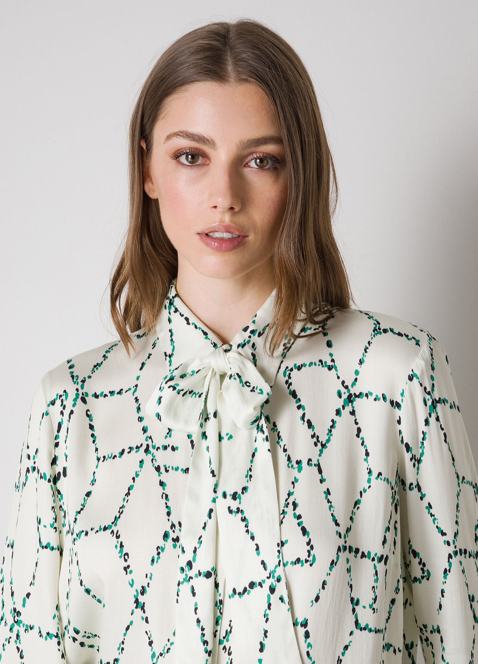 Shirt with bow_3
