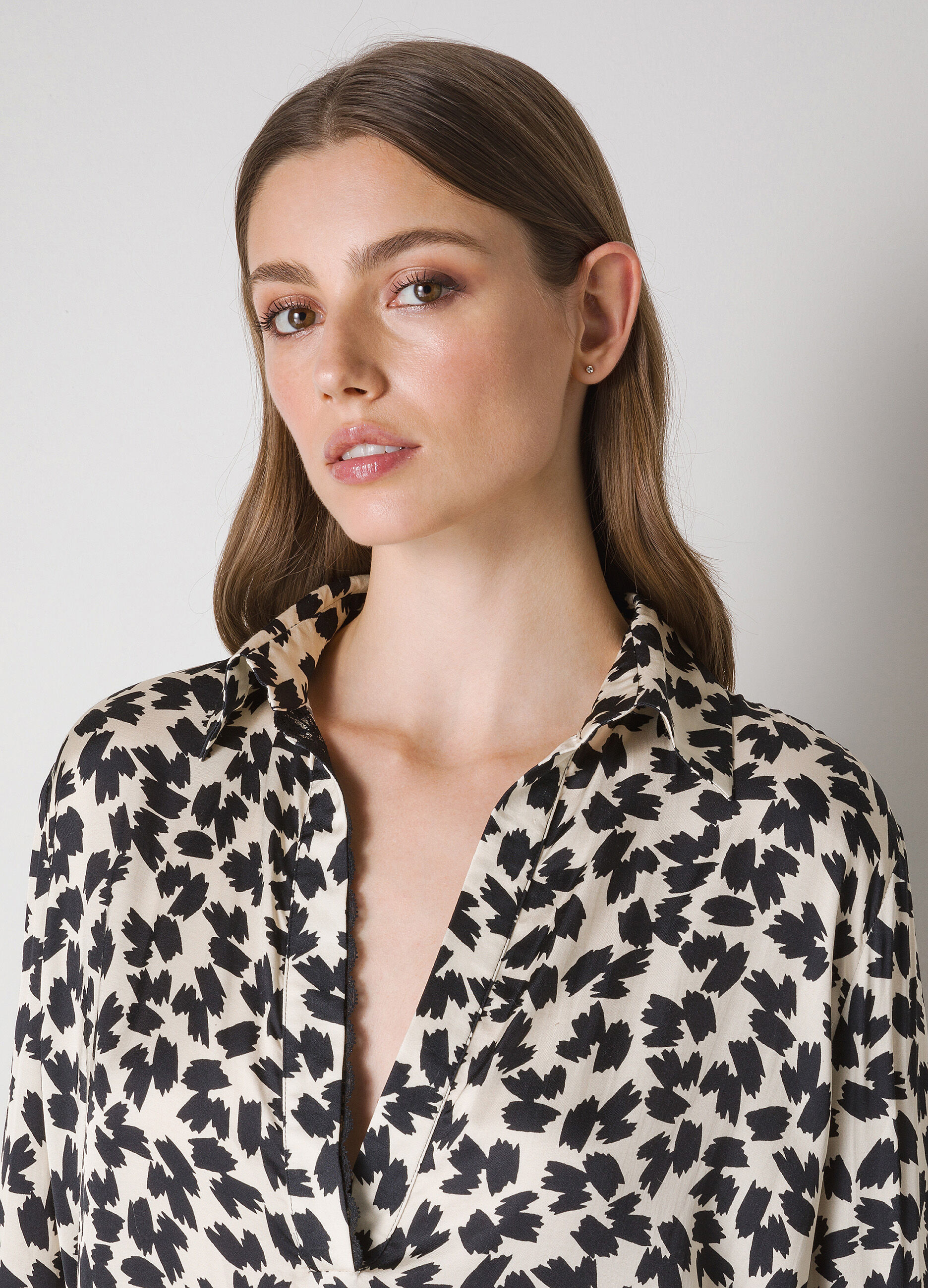 V-neck blouse 