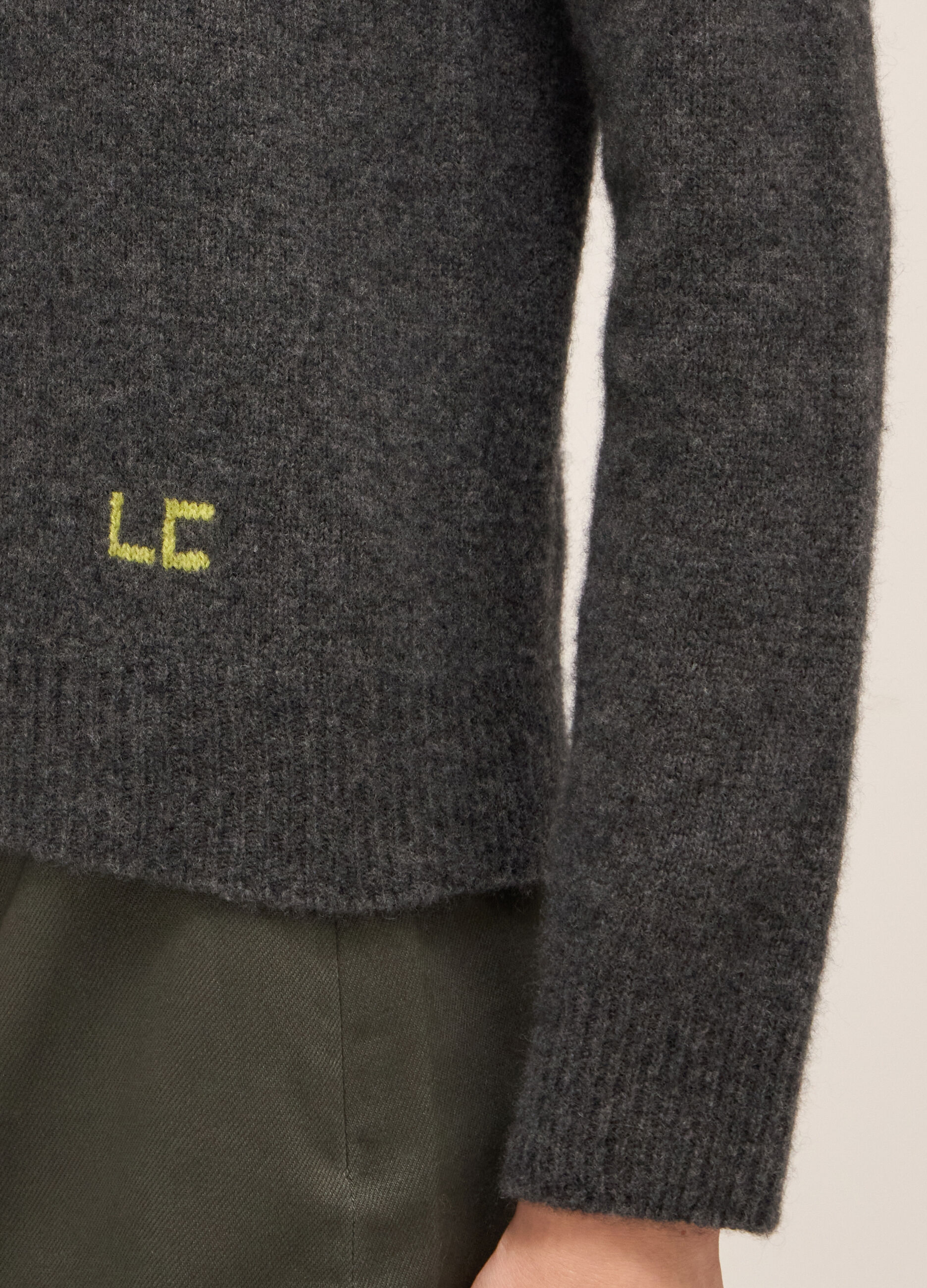 Knitted sweater with round neck in cashmere and merino wool