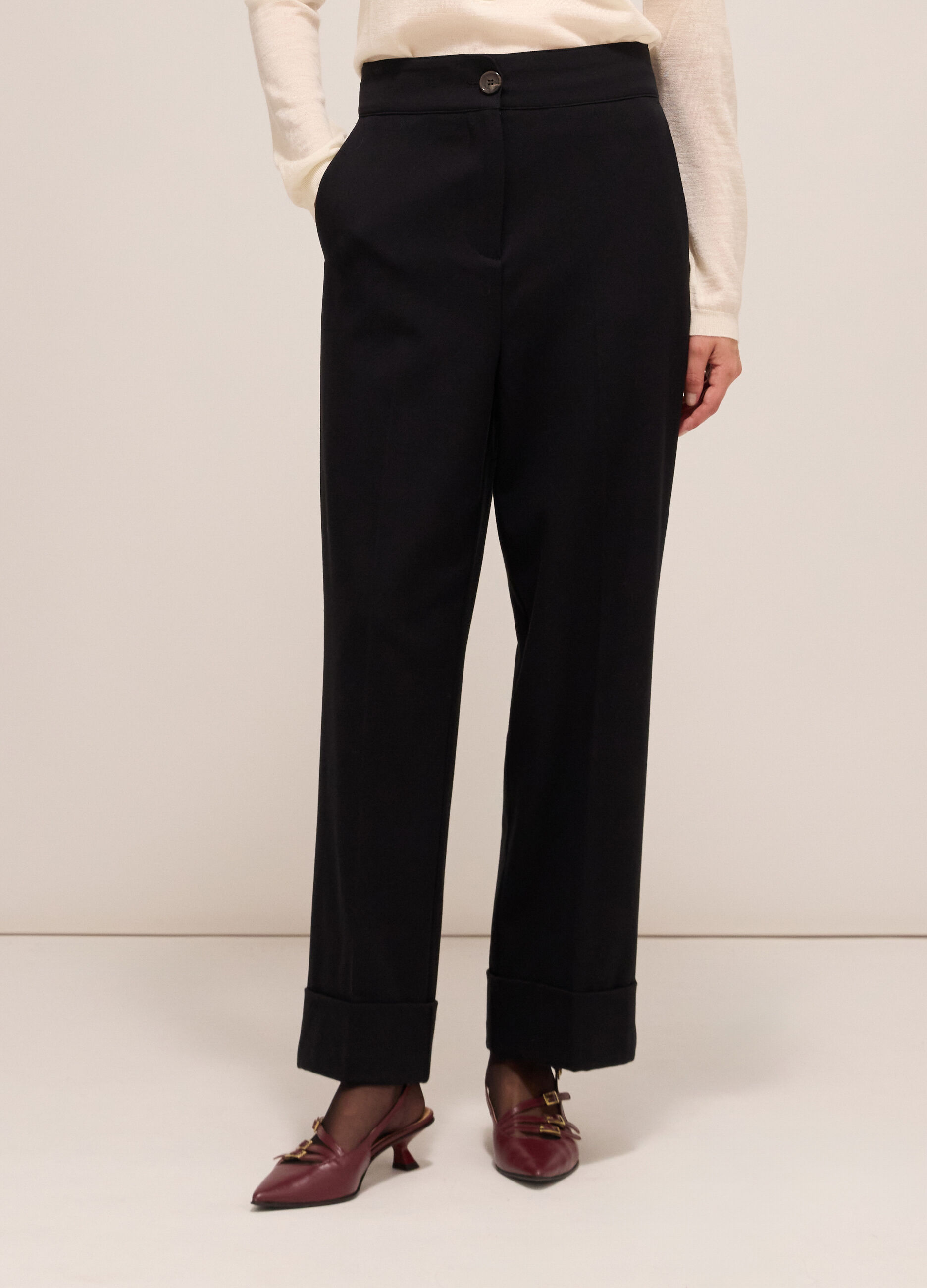 Pantaloni straight fit con risvolto