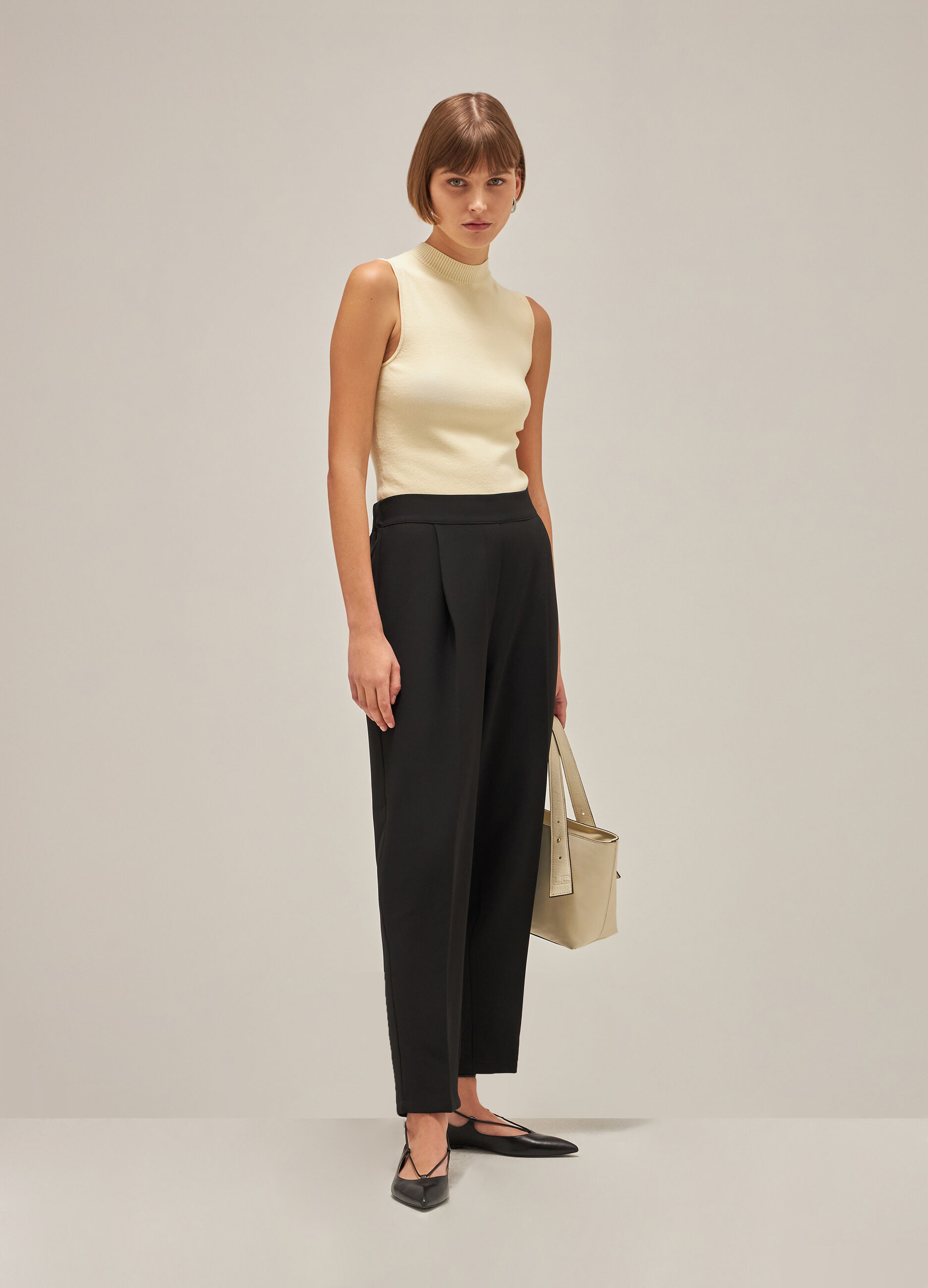 Slouchy trousers with elastic_0