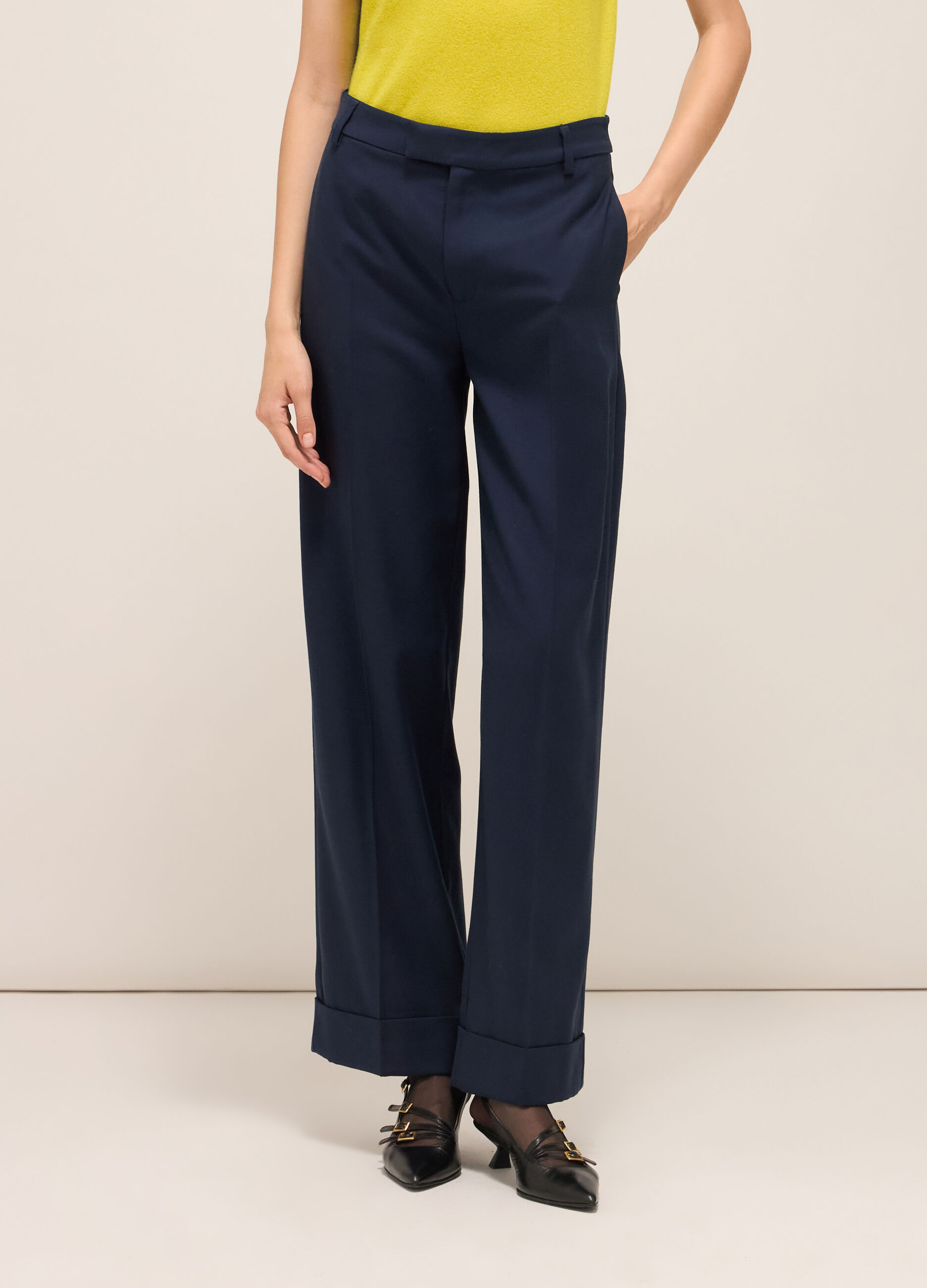 Straight-leg trousers with turn-ups