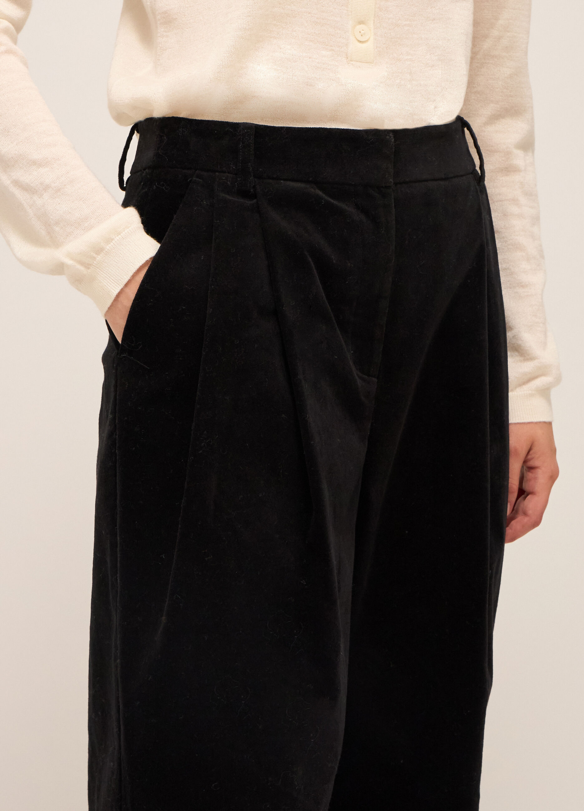 Trousers in stretch velvet