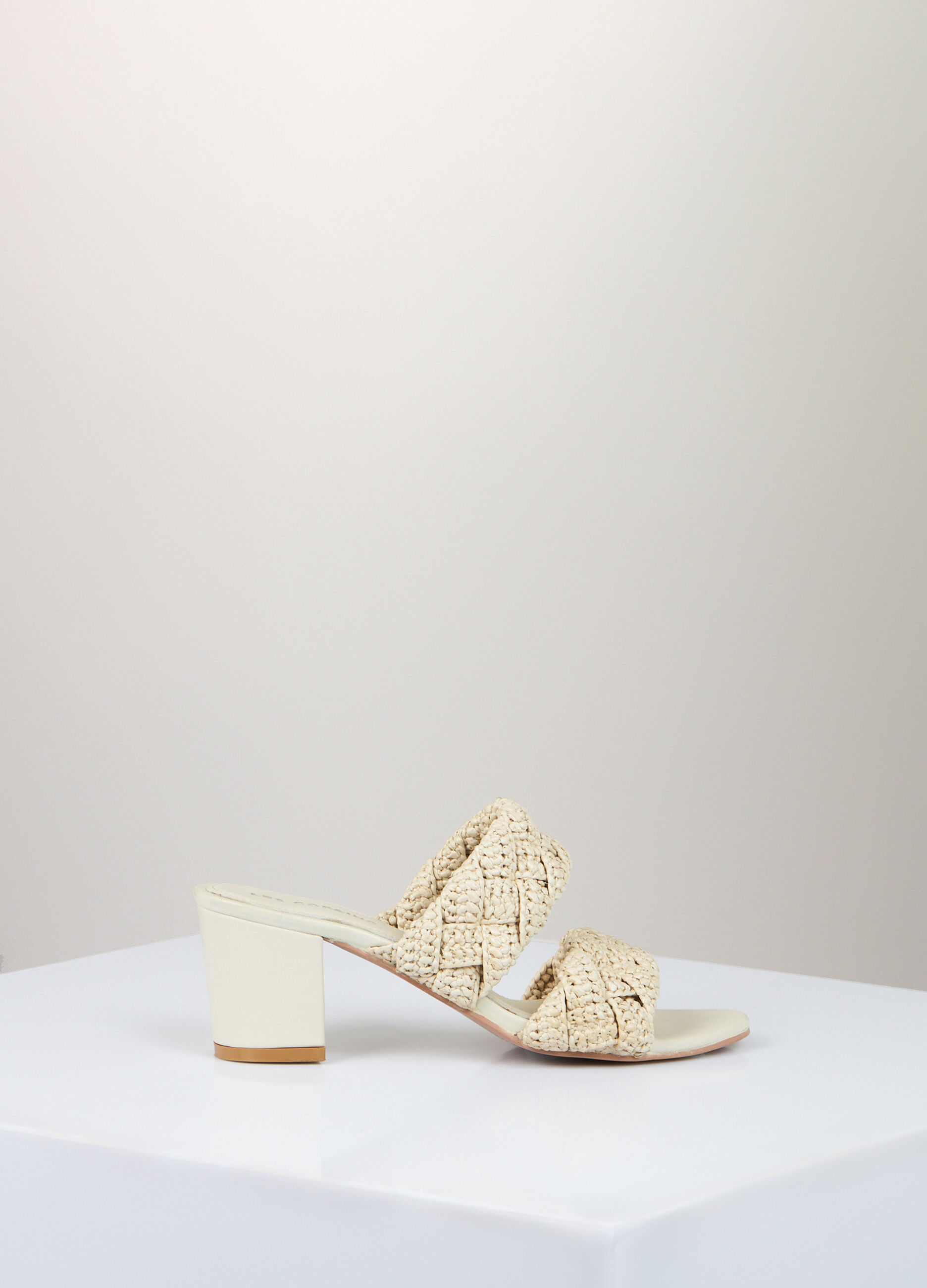 Band sandals in leather and raffia_2