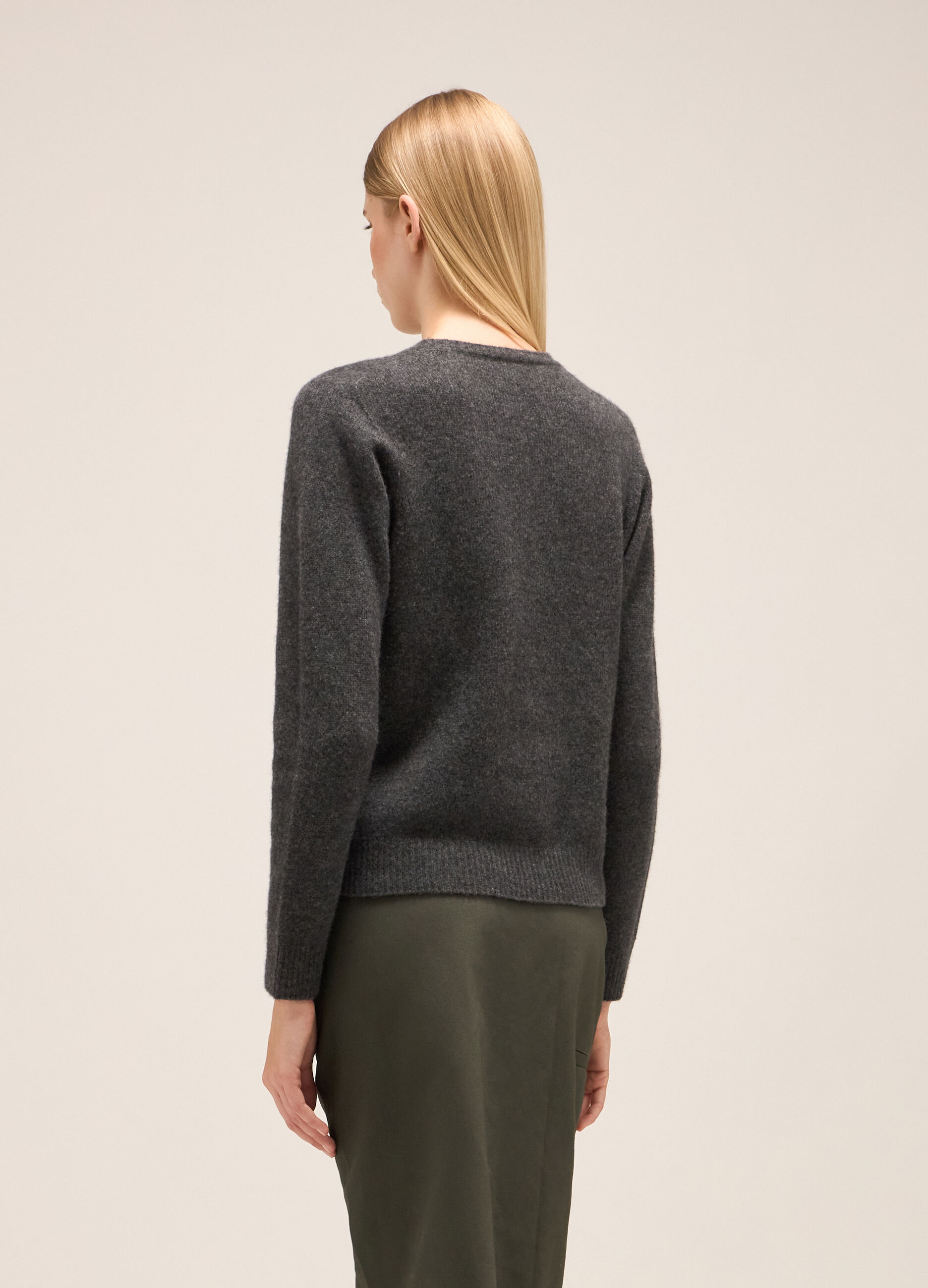 Knitted sweater with round neck in cashmere and merino wool