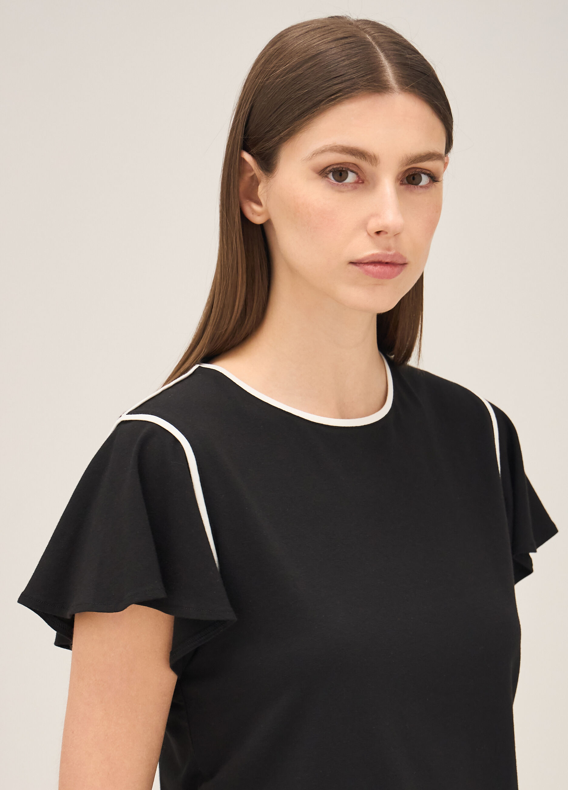 T-shirt with contrasting trim