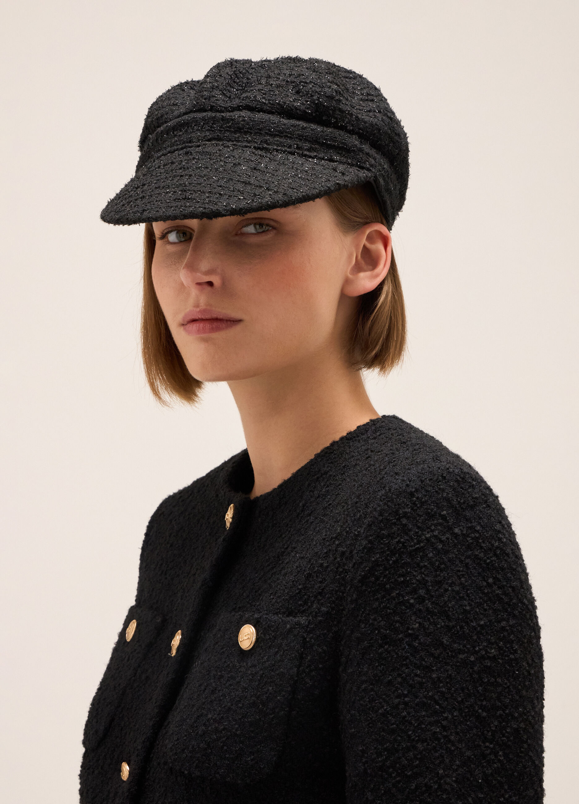 Bouclé-effect cap with visor