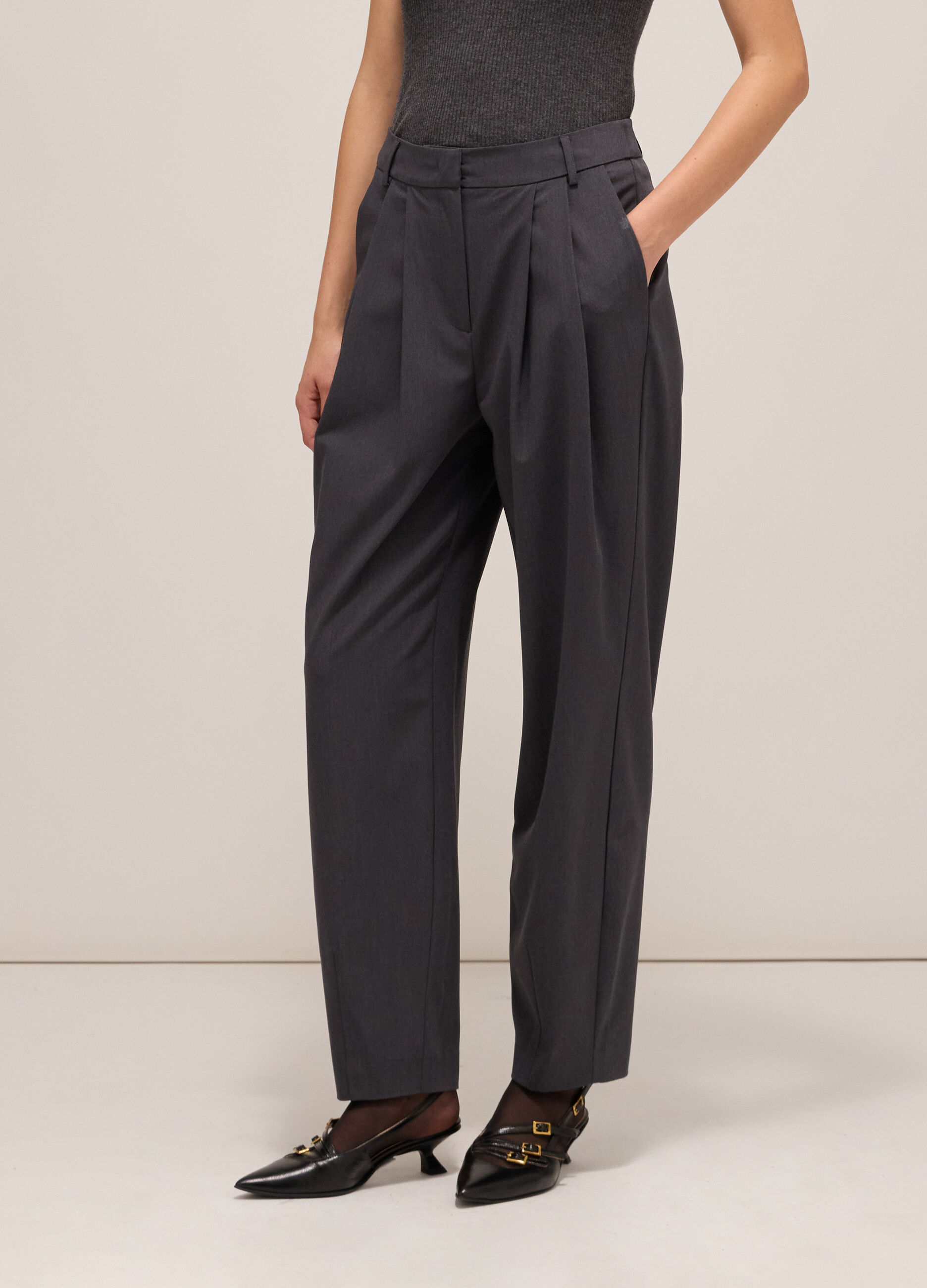 Slouchy trousers with double darts