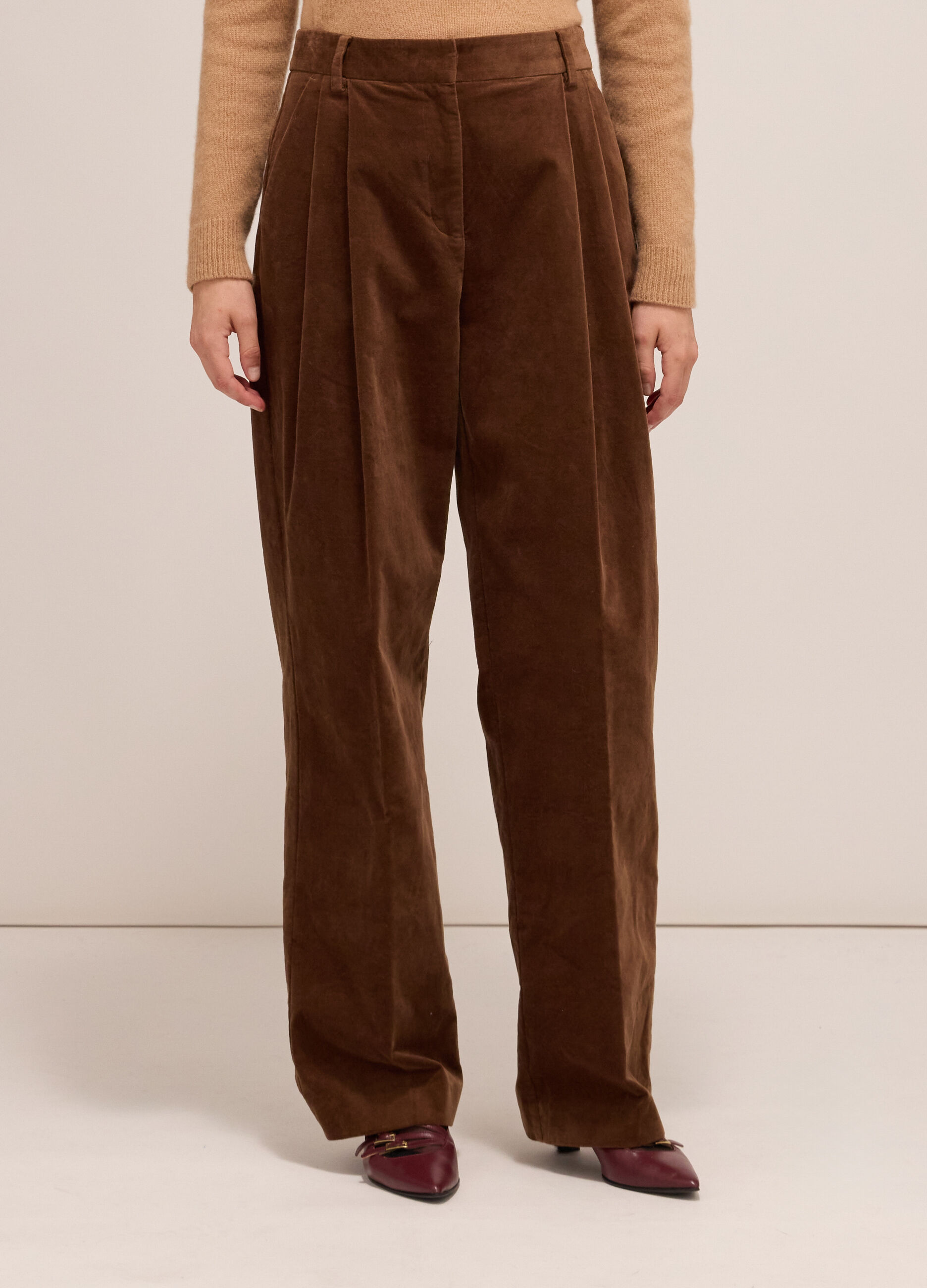 Trousers in stretch velvet