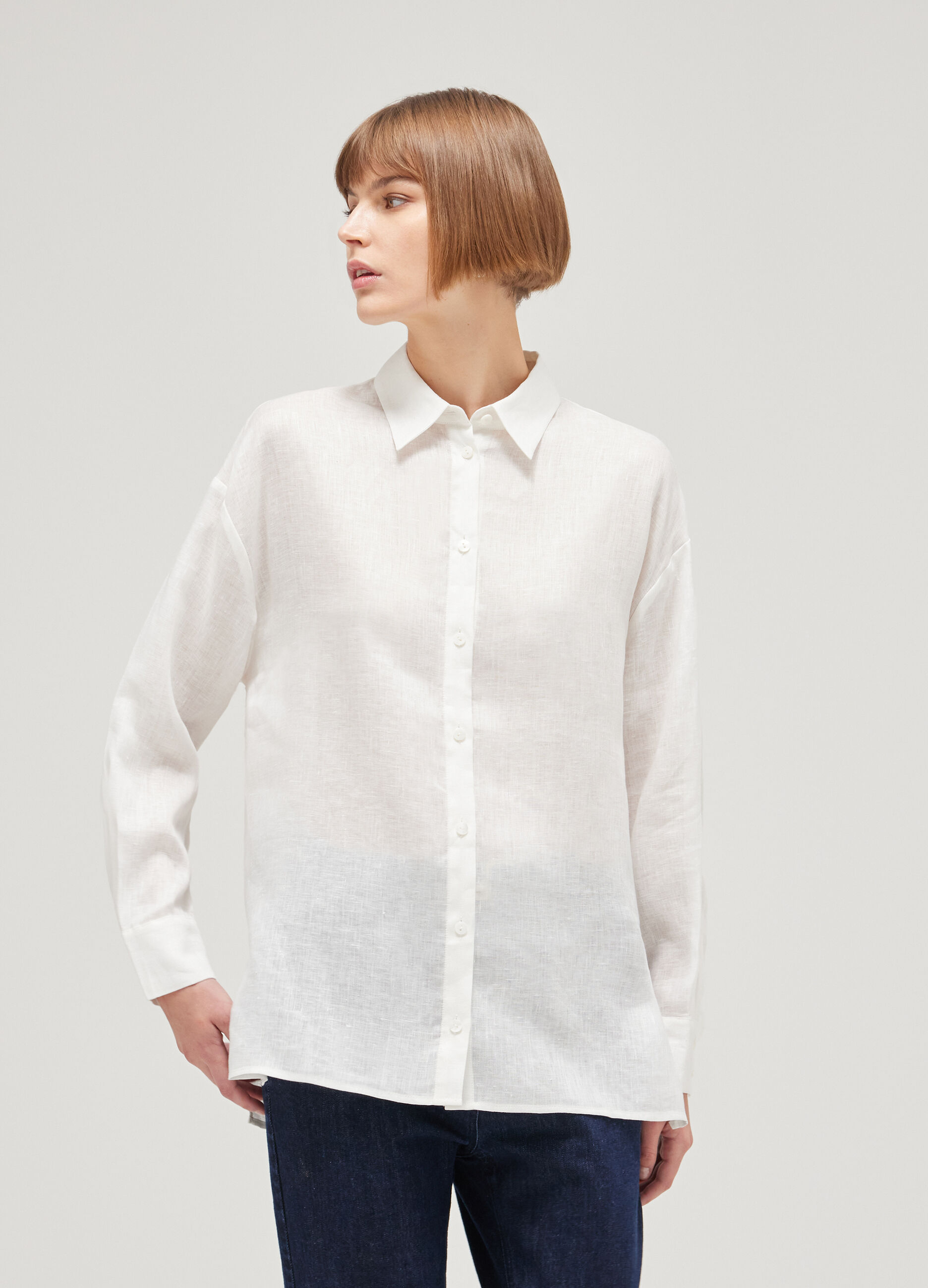 Long-sleeved linen shirt