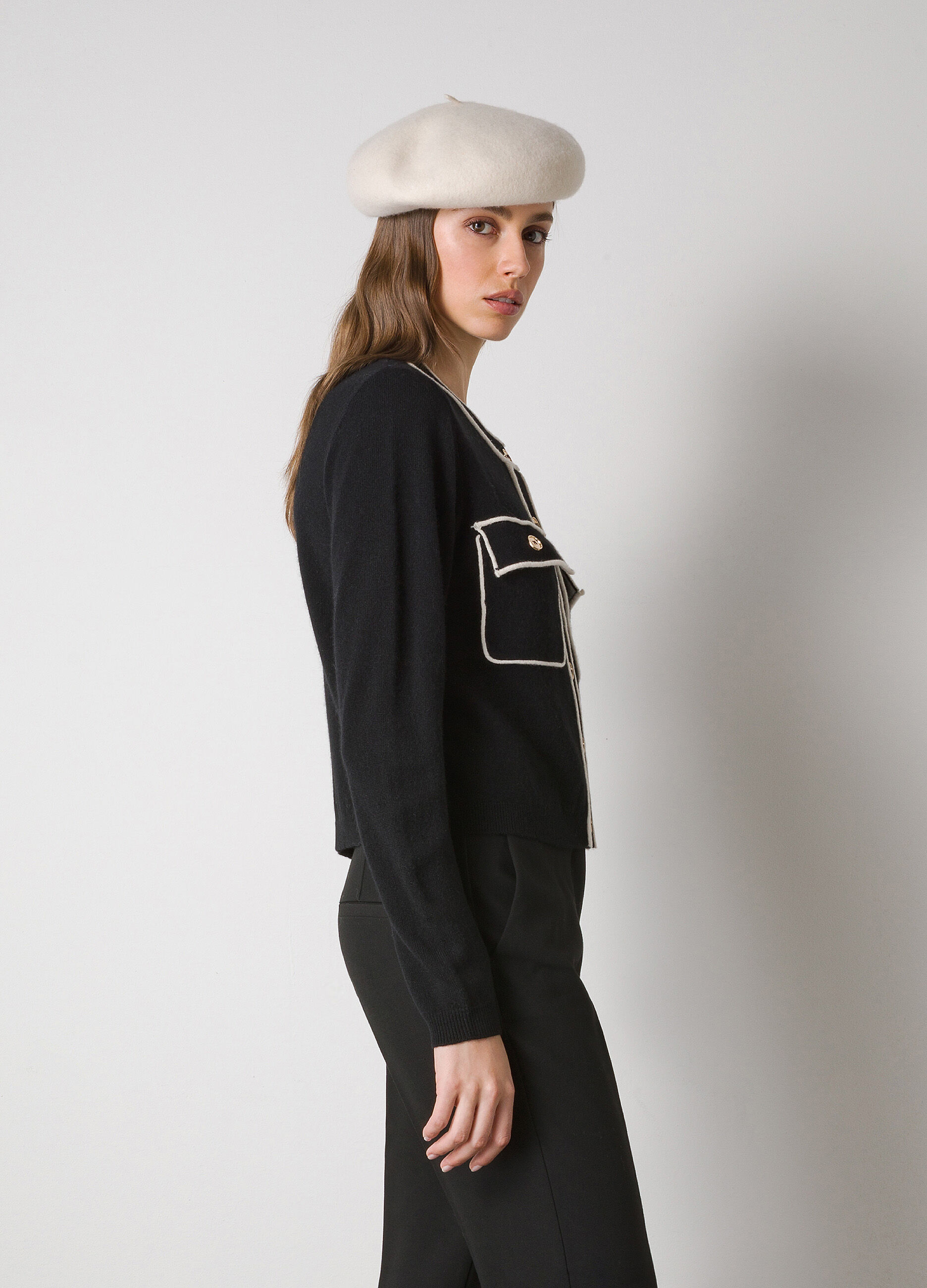 Wool-blend cardigan with contrasting details_3