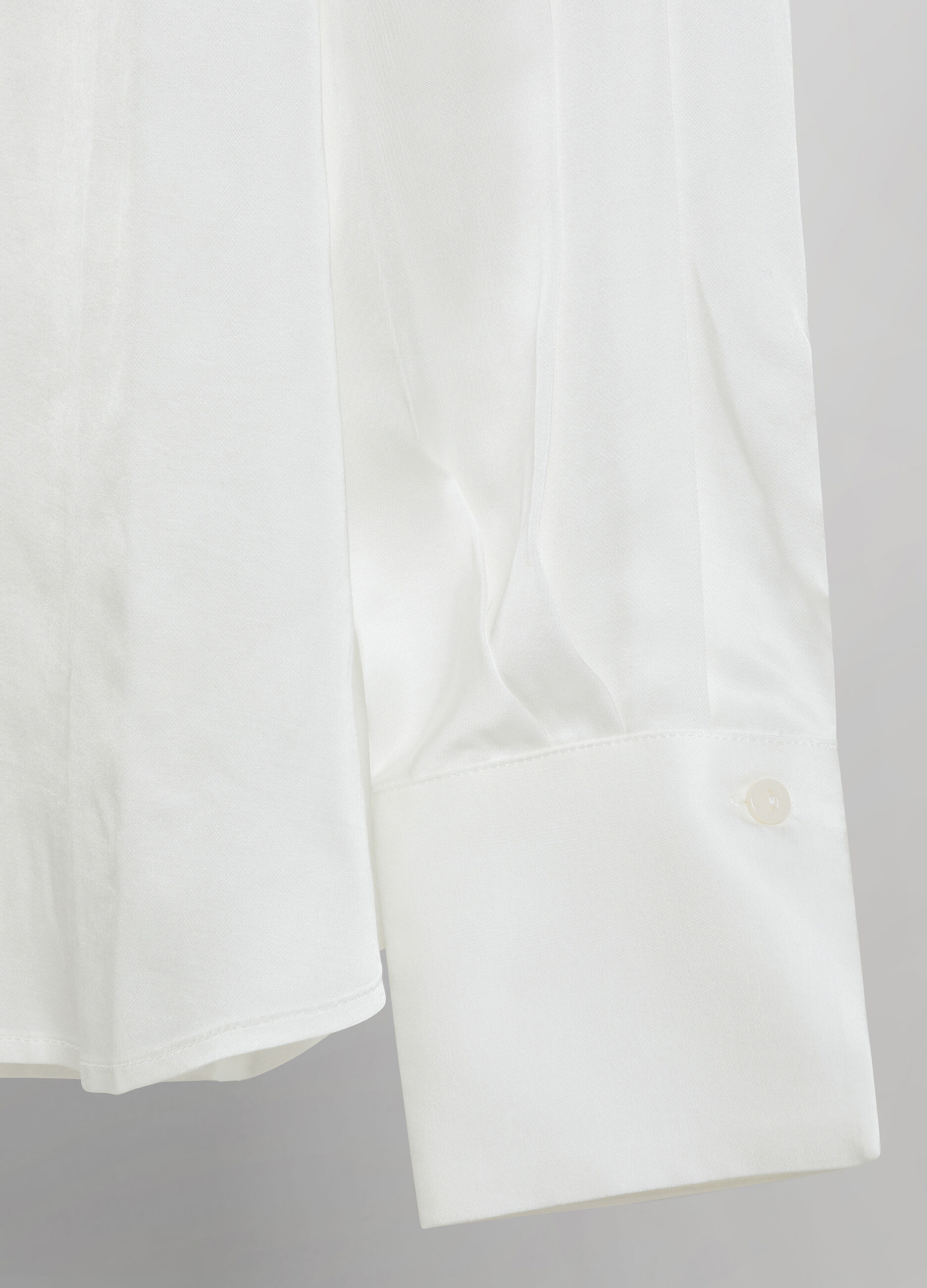 Long-sleeved shirt with bow 