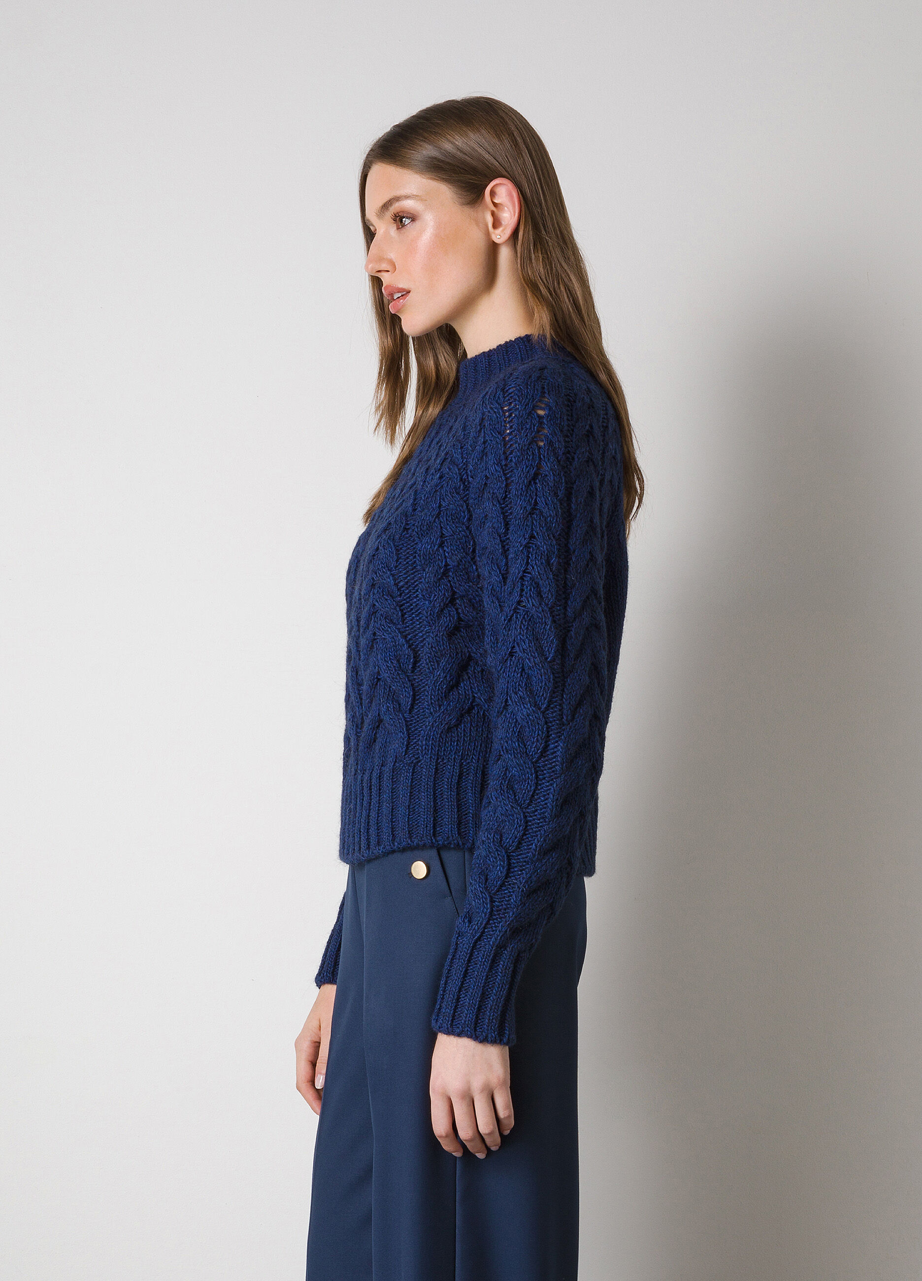 Round-neck tricot in wool and alpaca blend