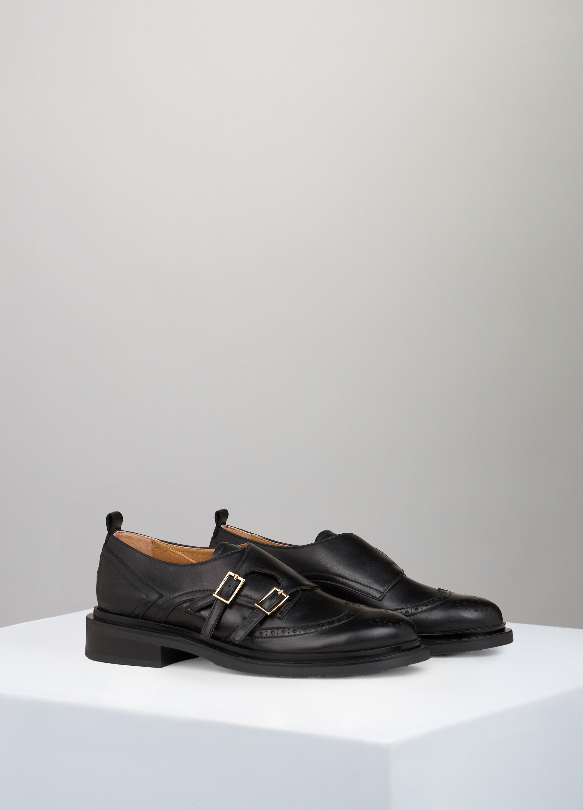 Moccasins with double buckle in leather